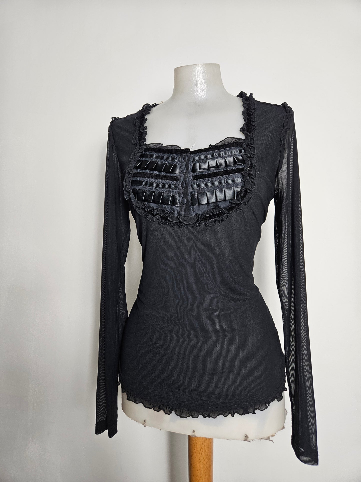 Haut noir en voile et dentelle