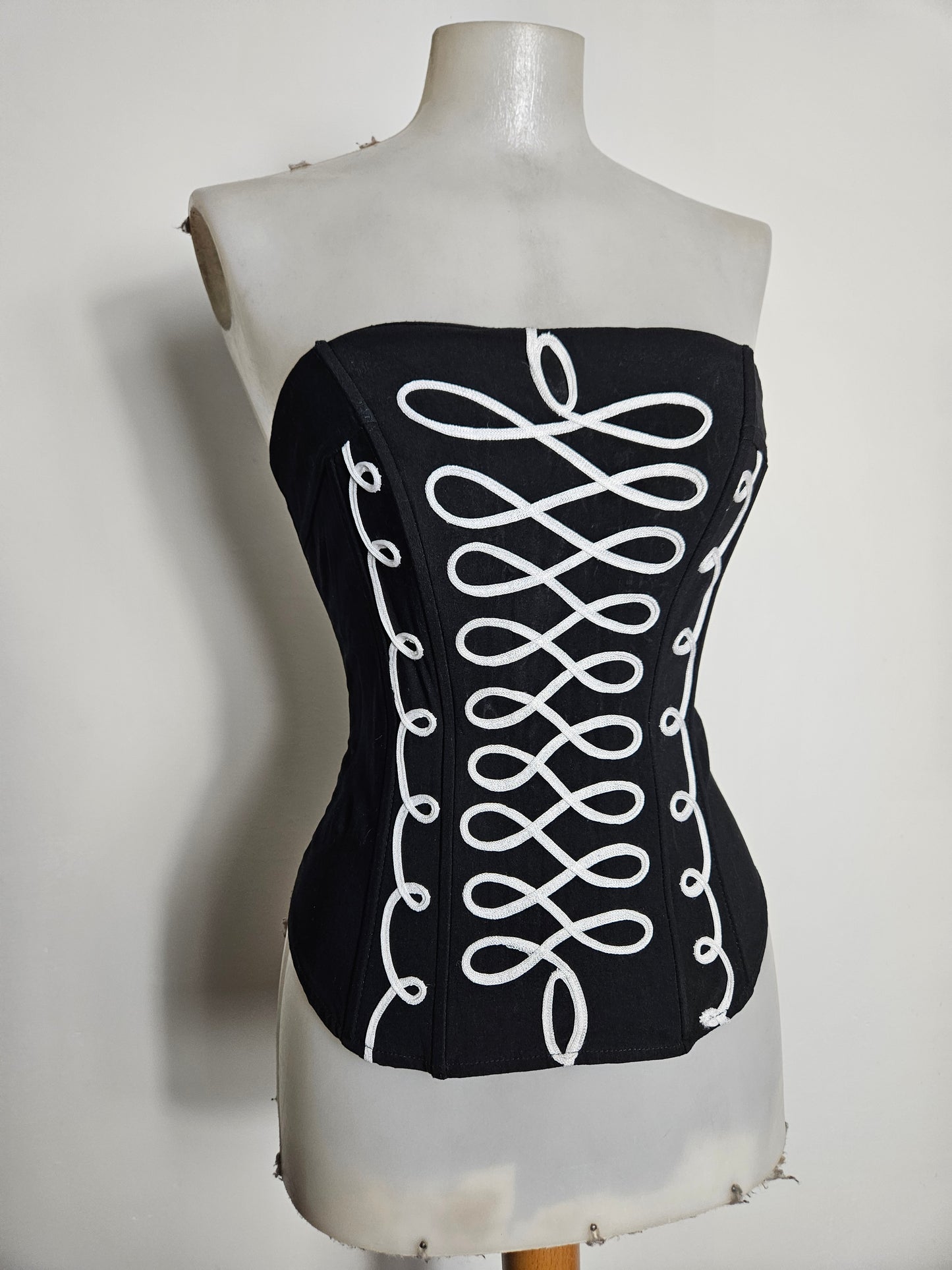 Bustier à baleines noir et blanc