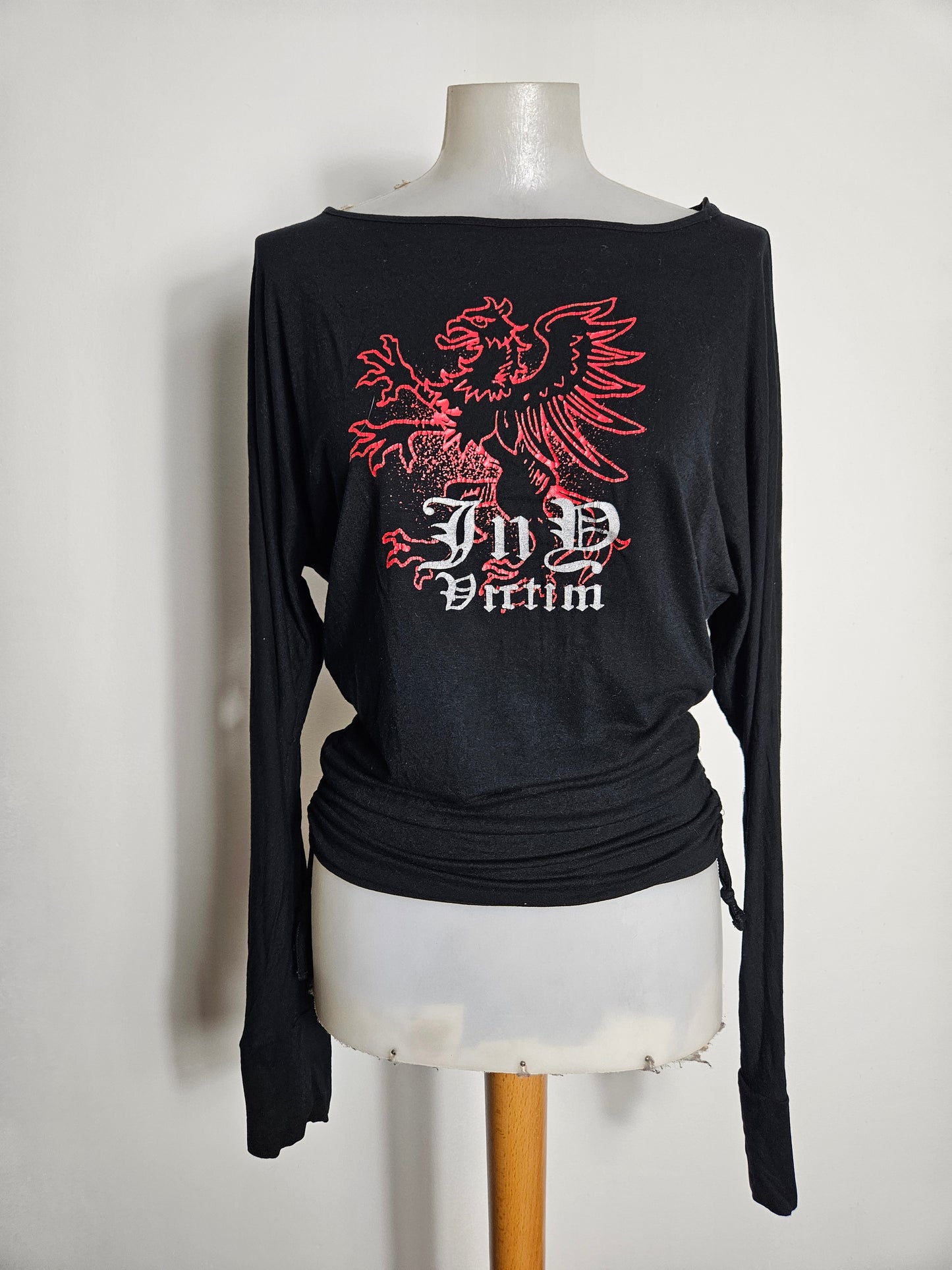 Haut noir manches chauve-souris