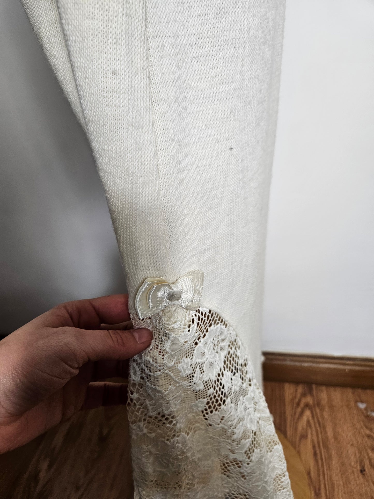 Jupe longue détails dentelle et noeuds