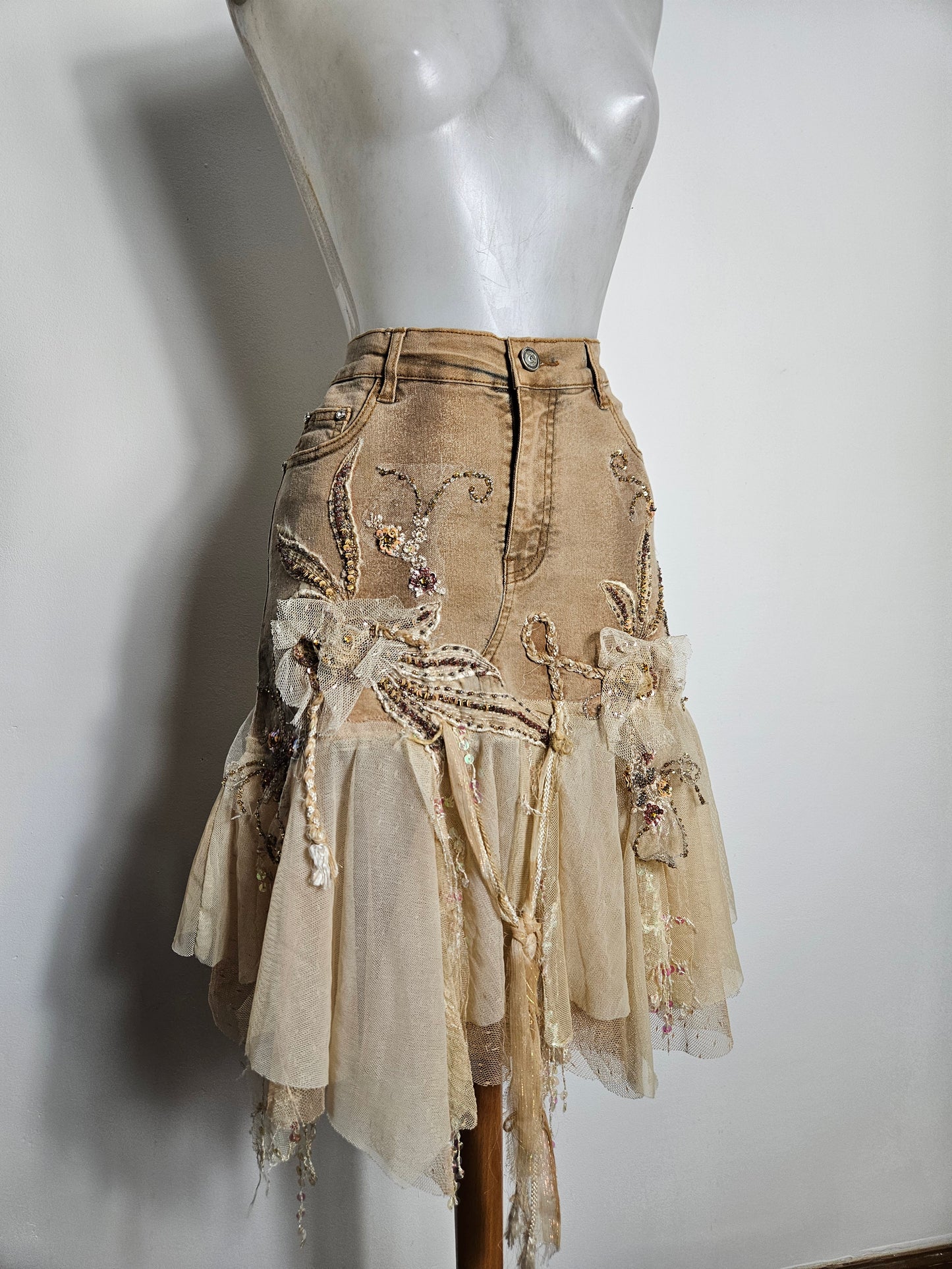 Embroidered denim skirt