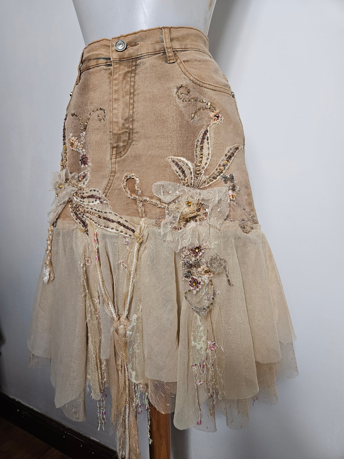 Embroidered denim skirt