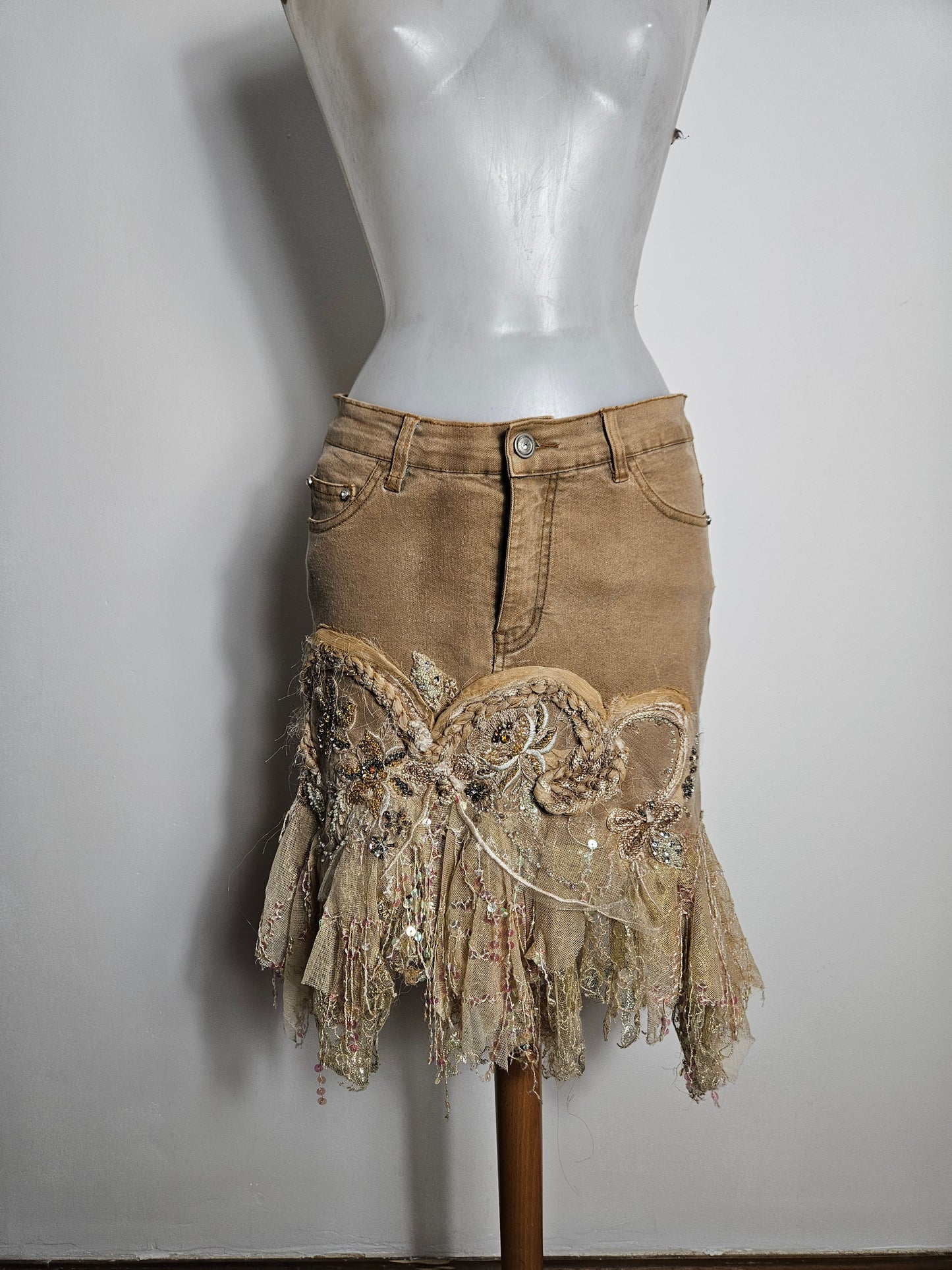 Embroidered denim skirt