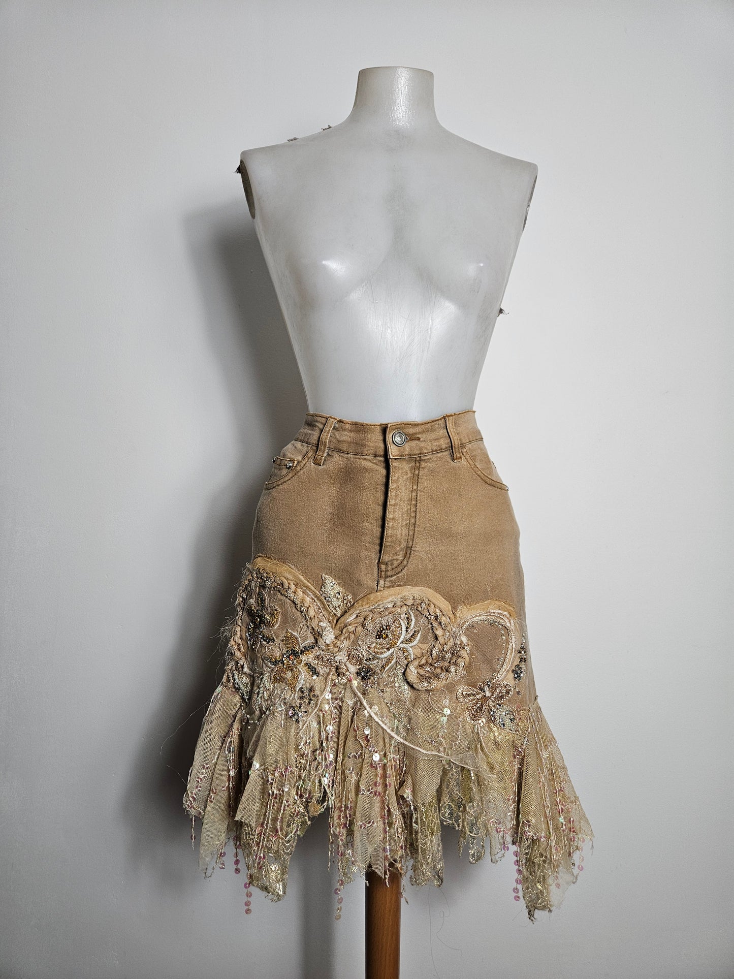 Embroidered denim skirt