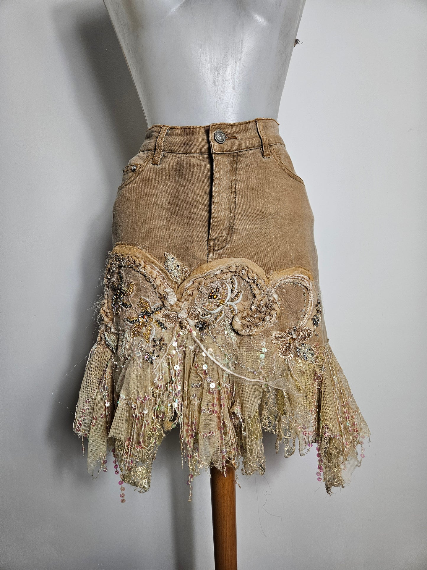 Embroidered denim skirt
