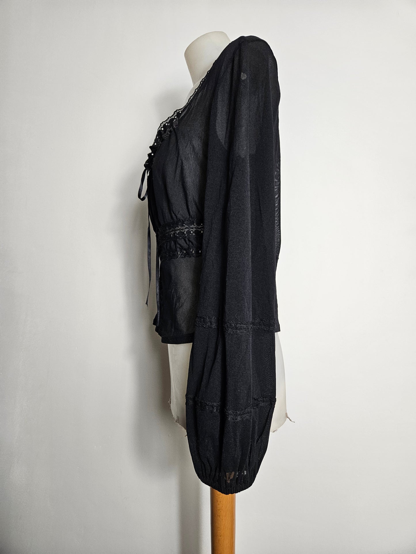 Haut en voile noir