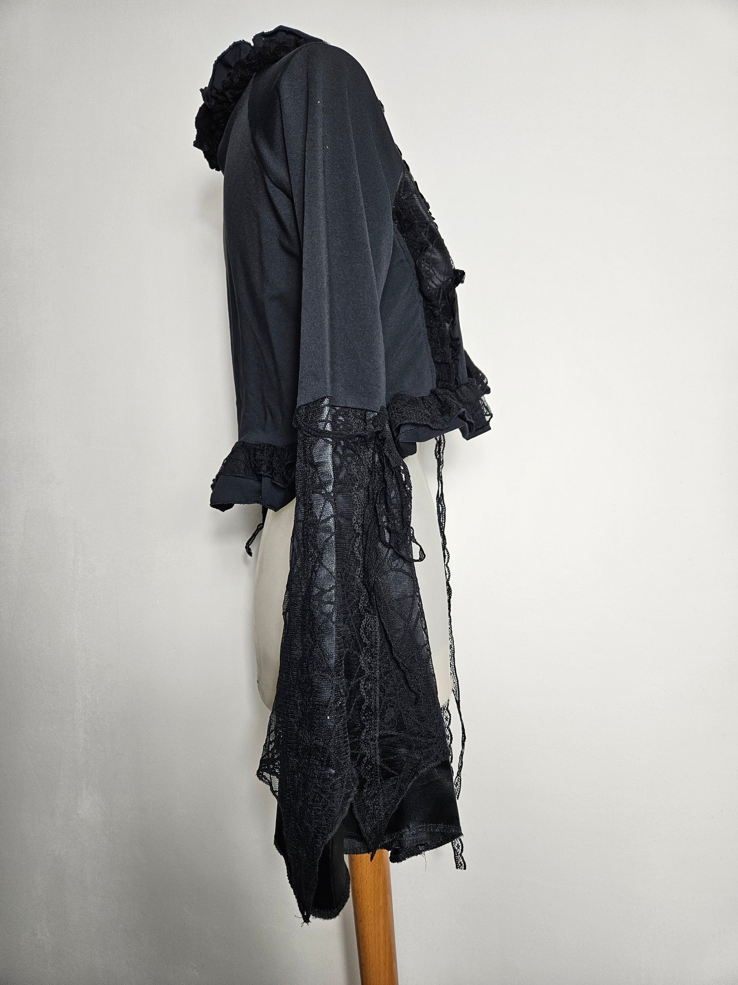 Boléro anoir manches évasées