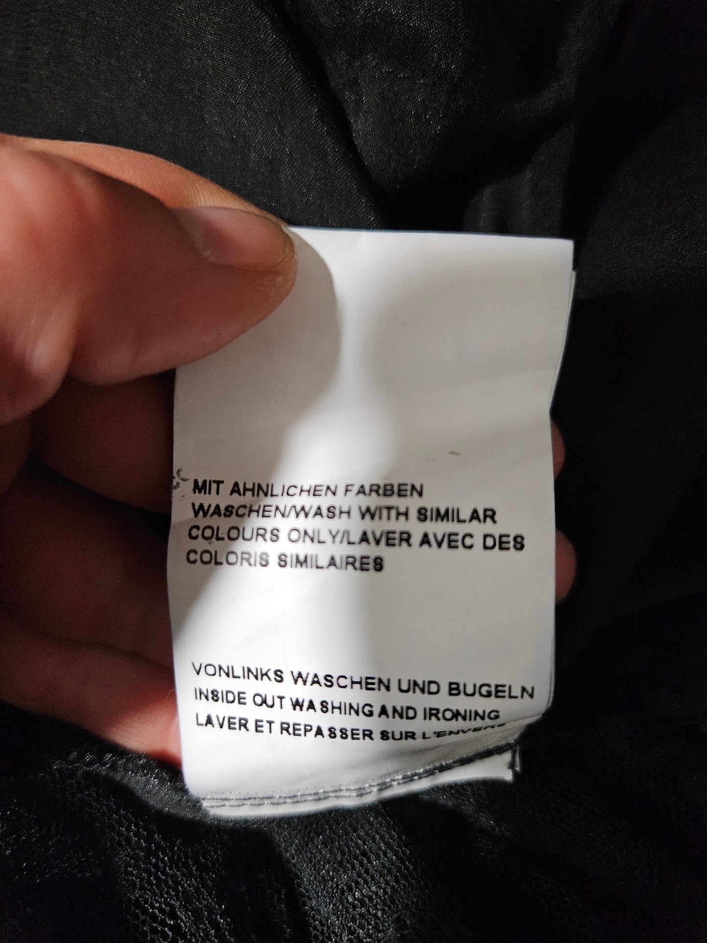 Vestido satinado con encaje y cordones