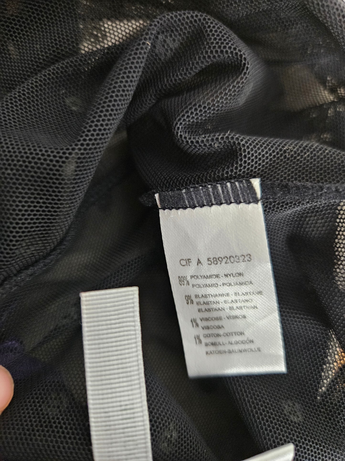 Haut en voile noir et violet