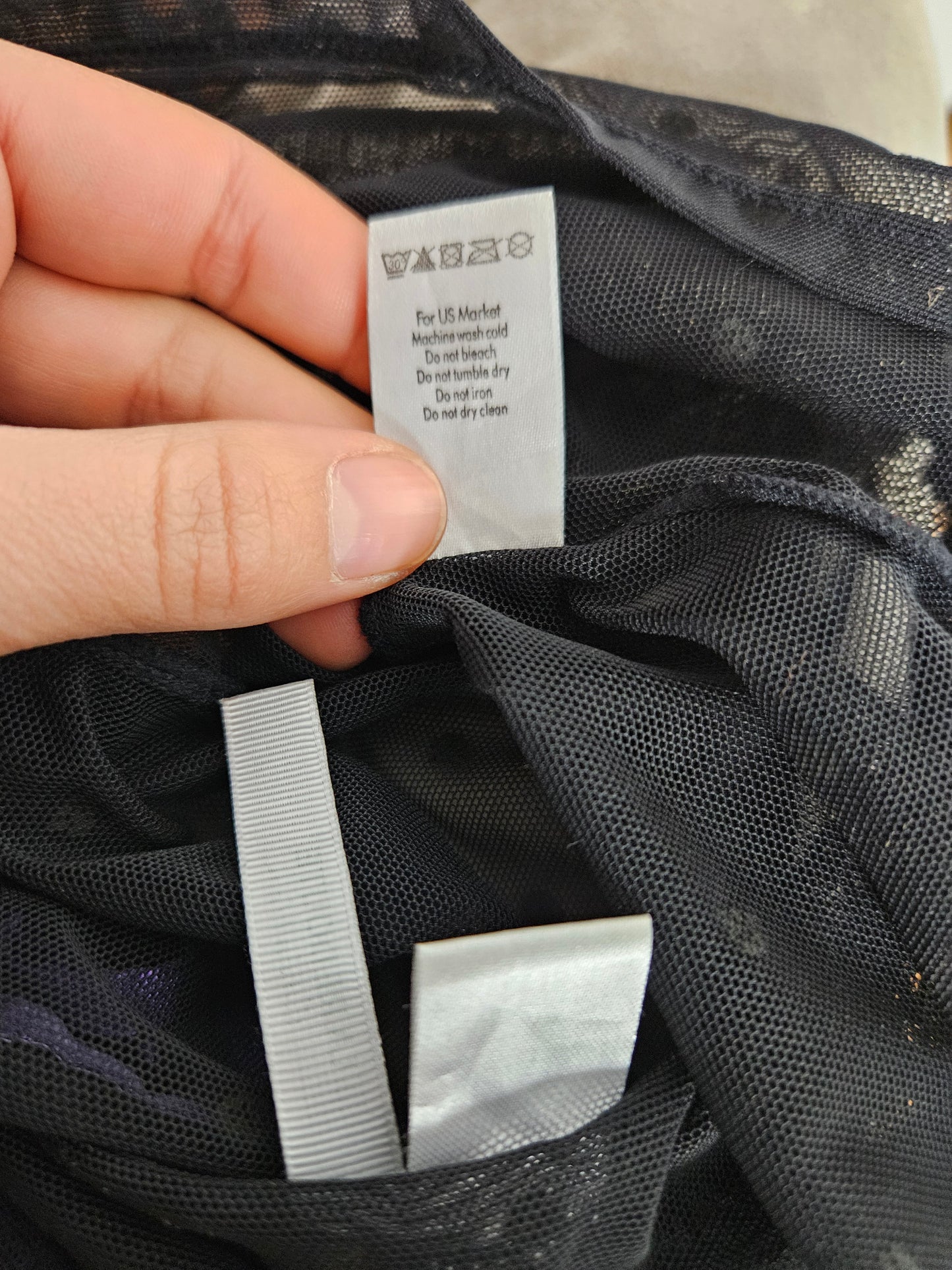 Haut en voile noir et violet