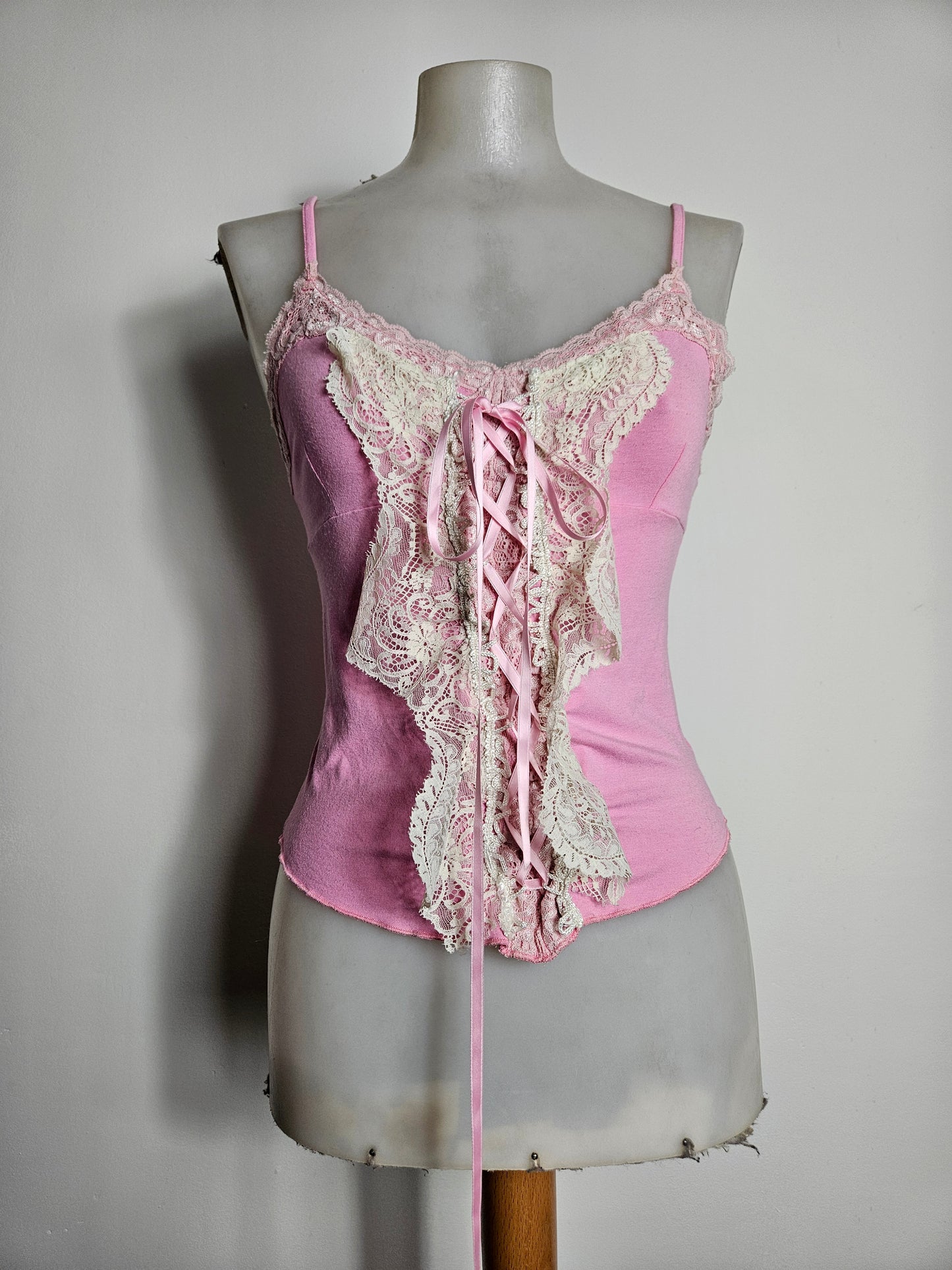 Haut rose à lacage