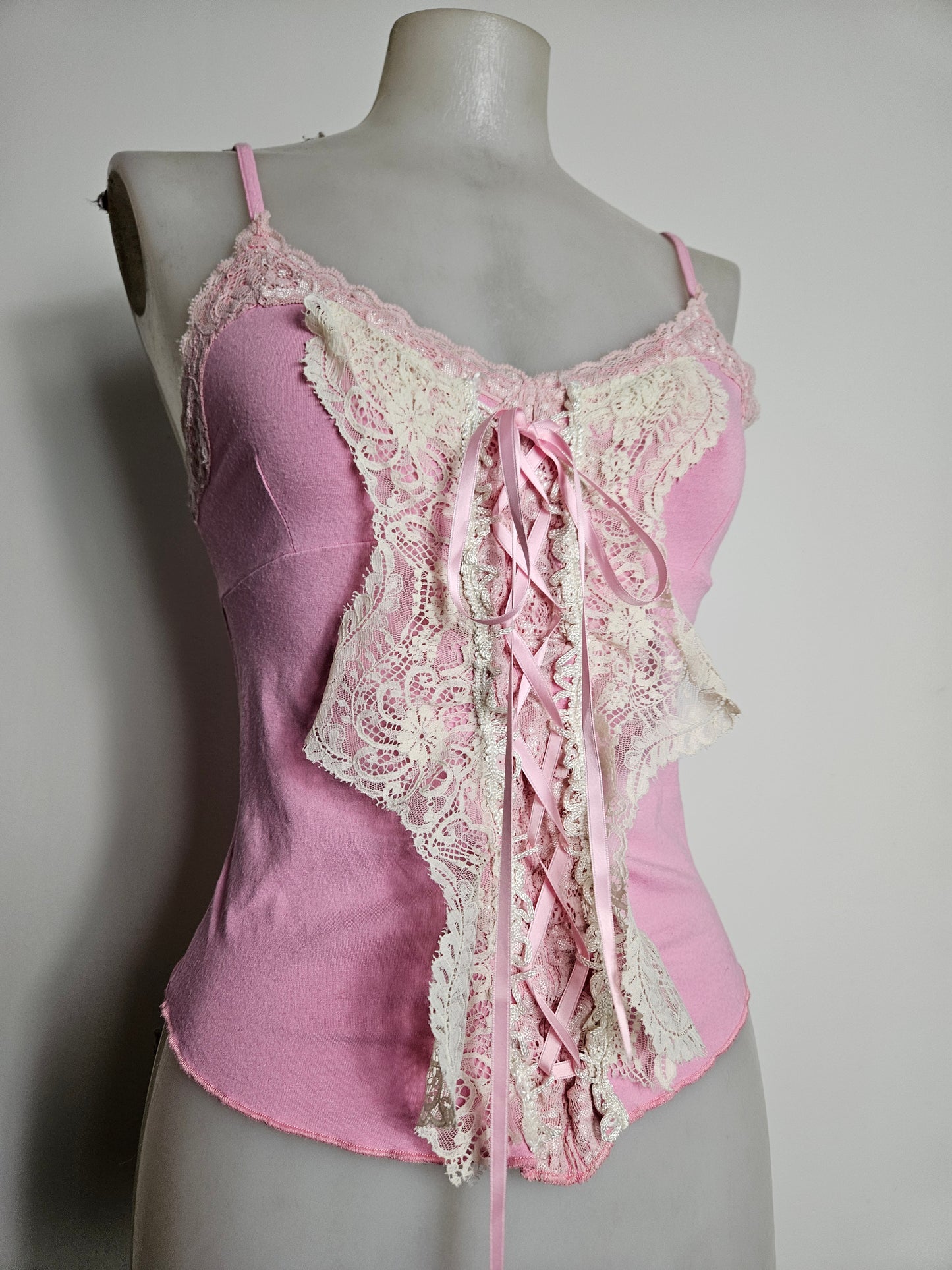 Haut rose à lacage