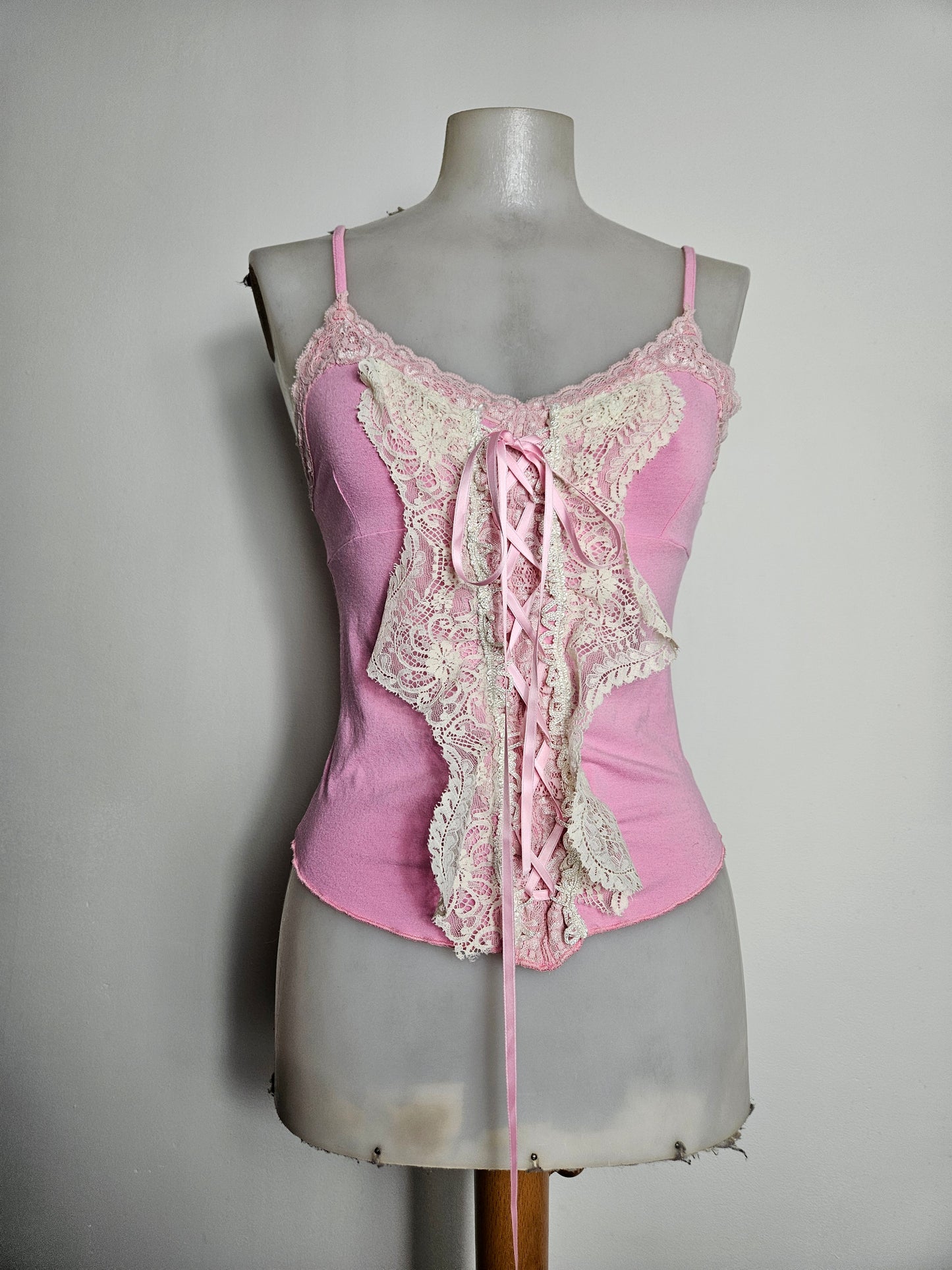 Haut rose à lacage