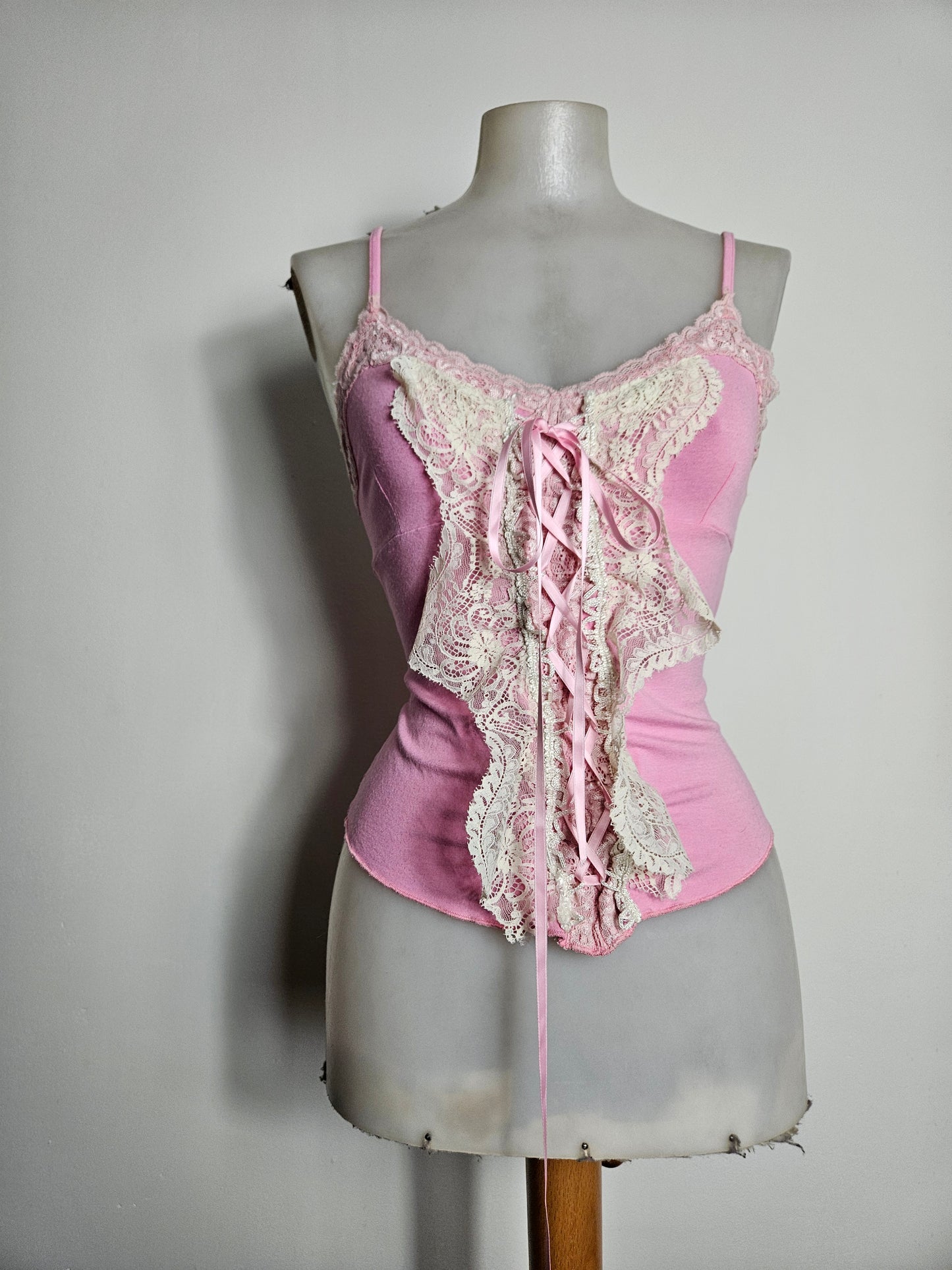 Haut rose à lacage