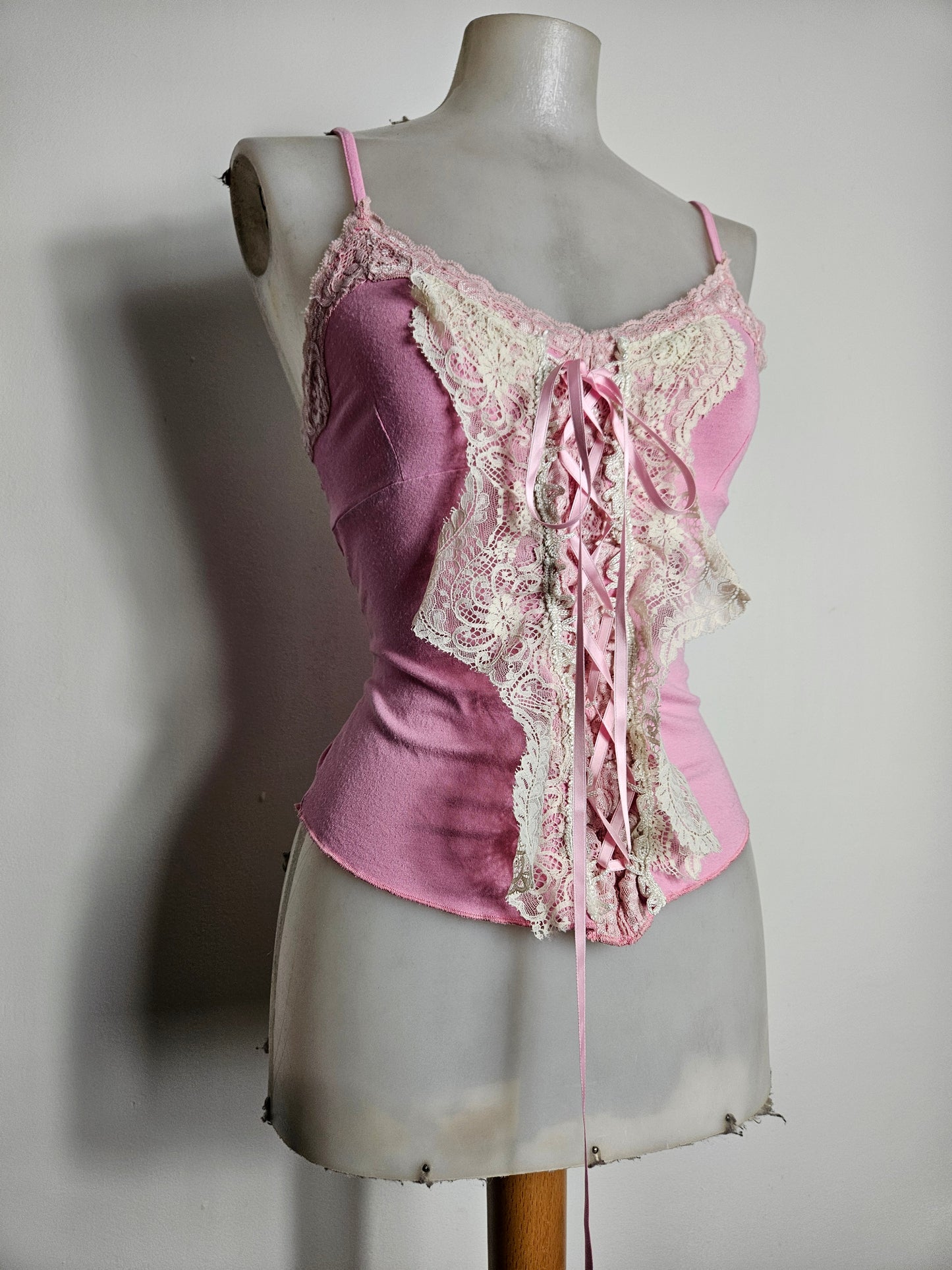 Haut rose à lacage