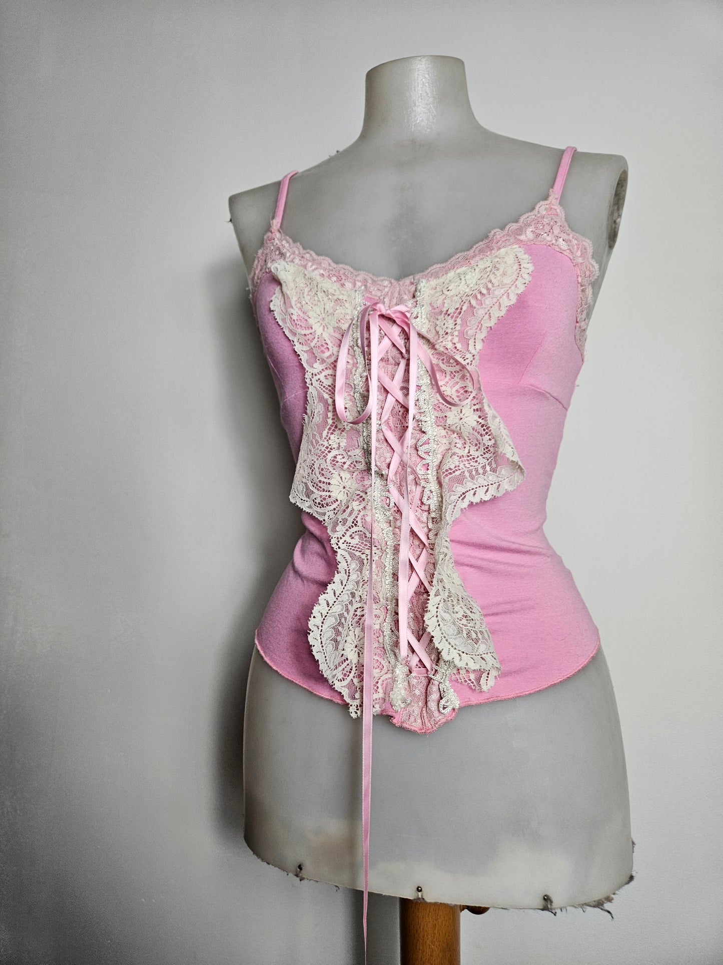 Haut rose à lacage