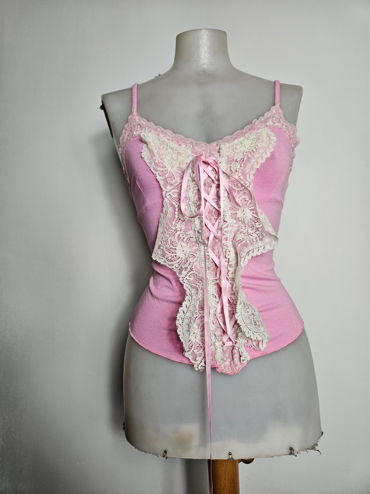 Haut rose à lacage