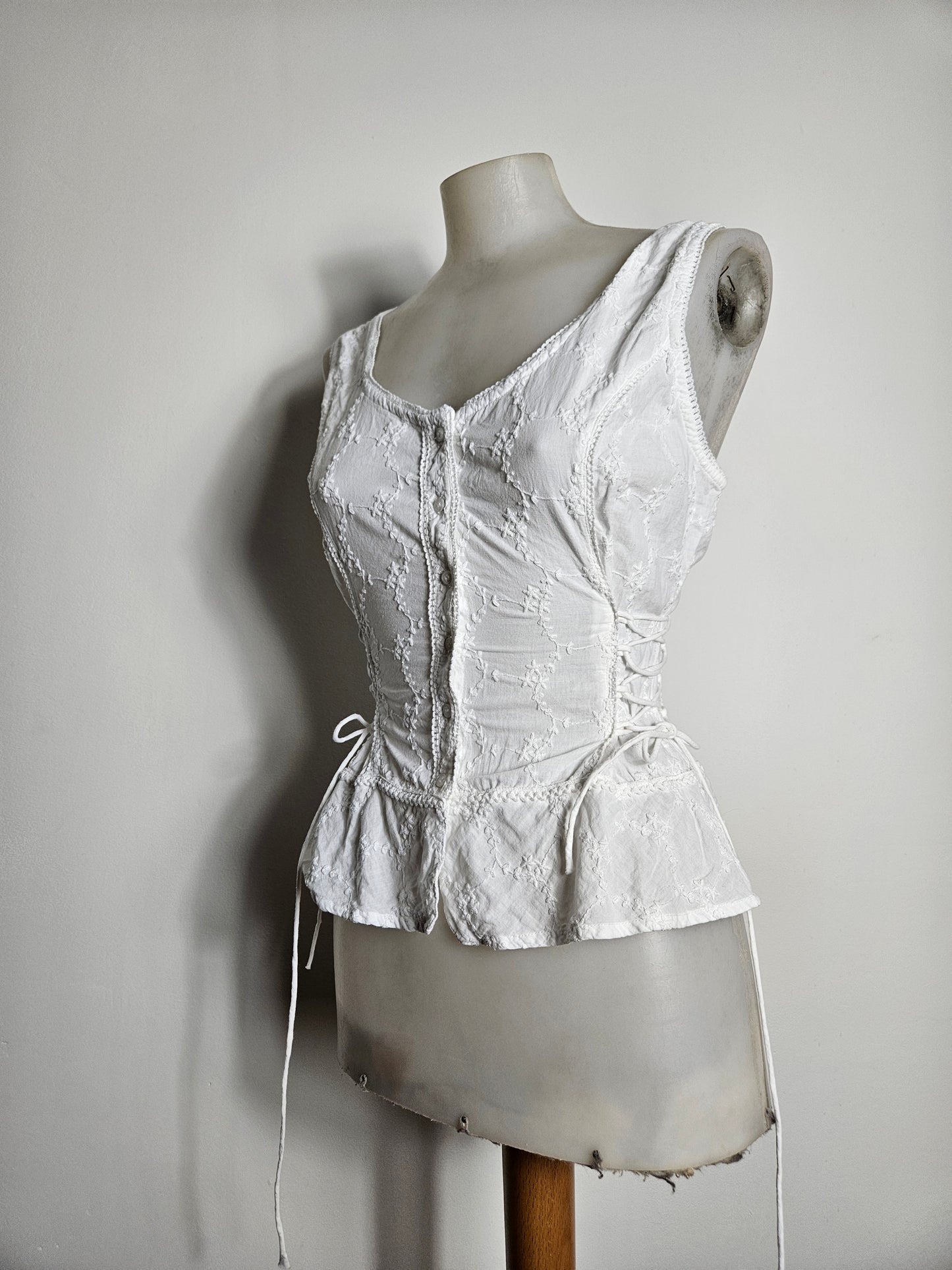 Haut blanc à laçage