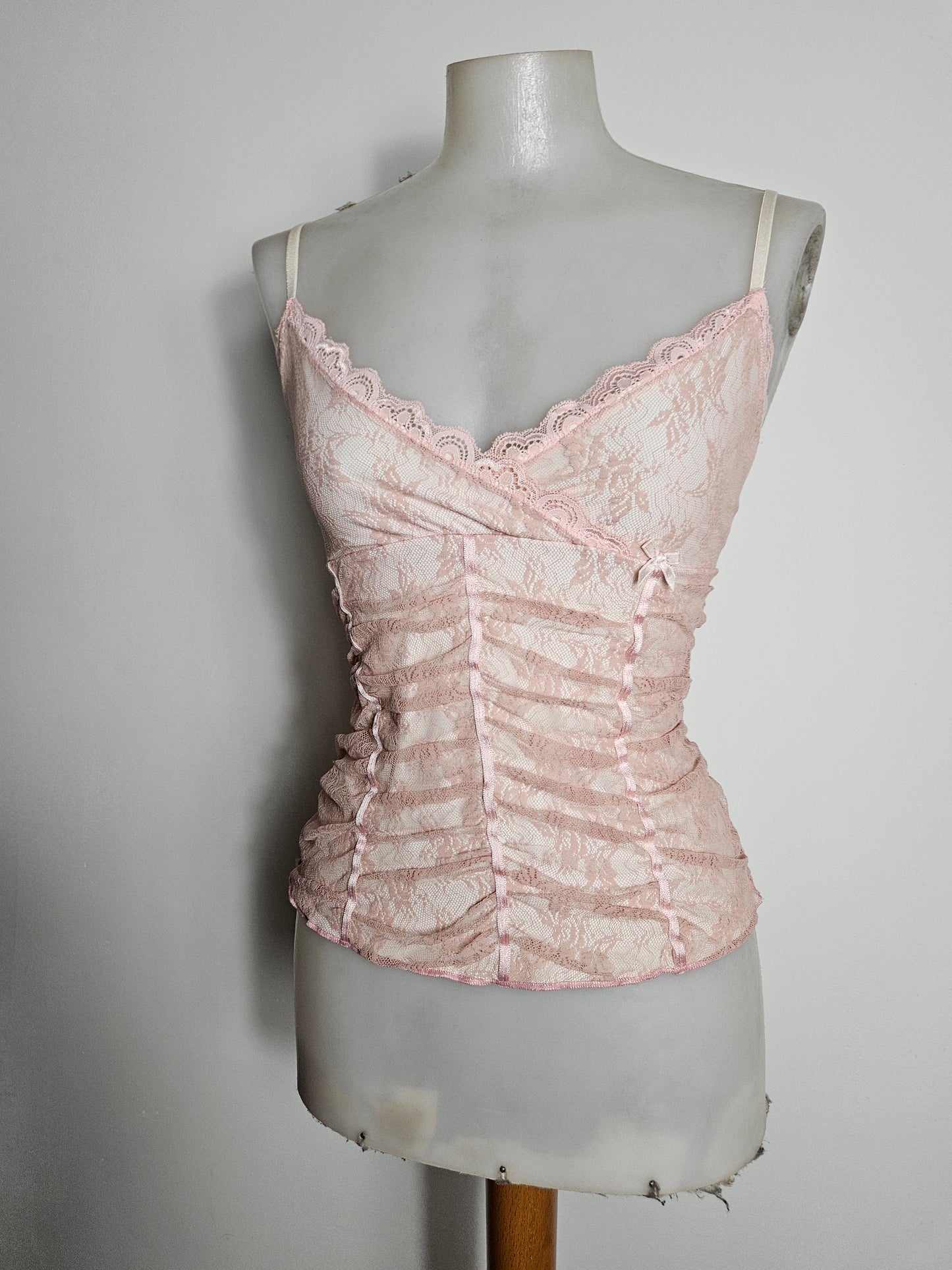 Haut en dentelle rose
