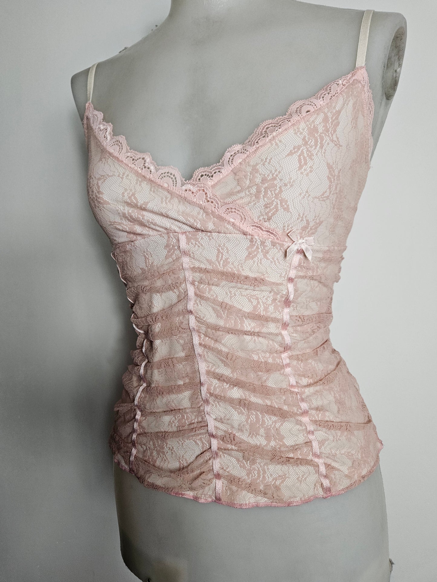 Haut en dentelle rose