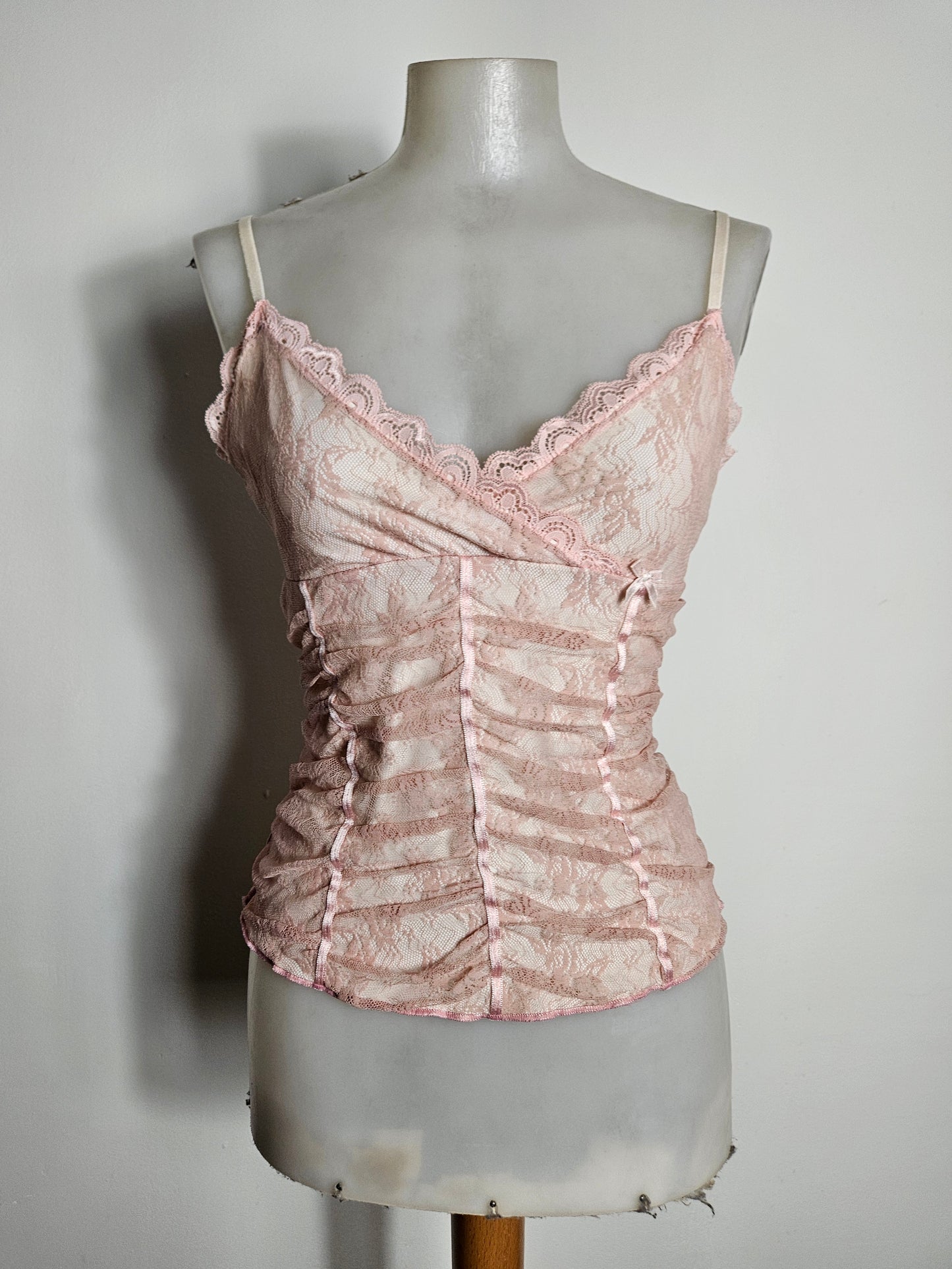 Haut en dentelle rose