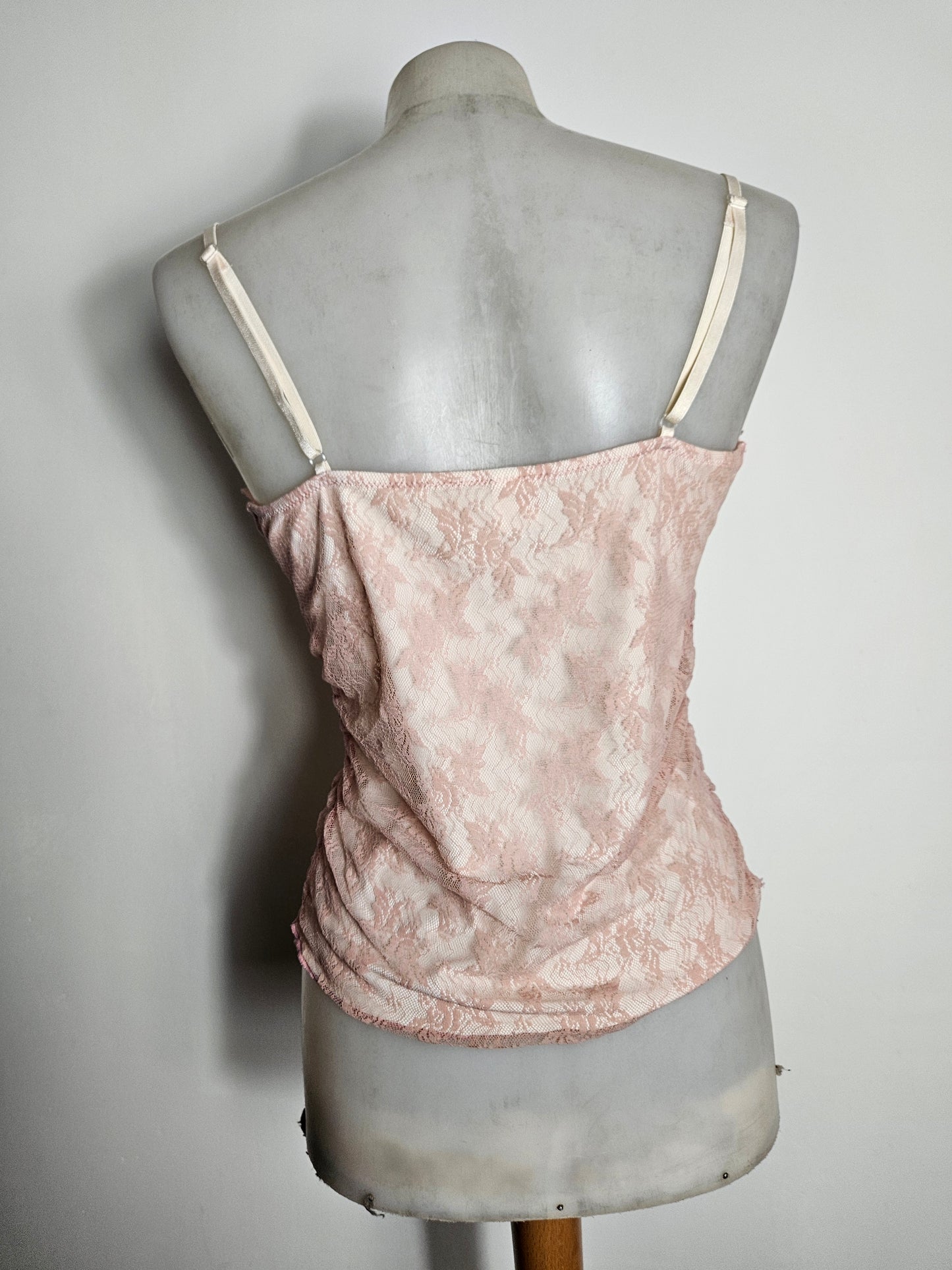 Haut en dentelle rose