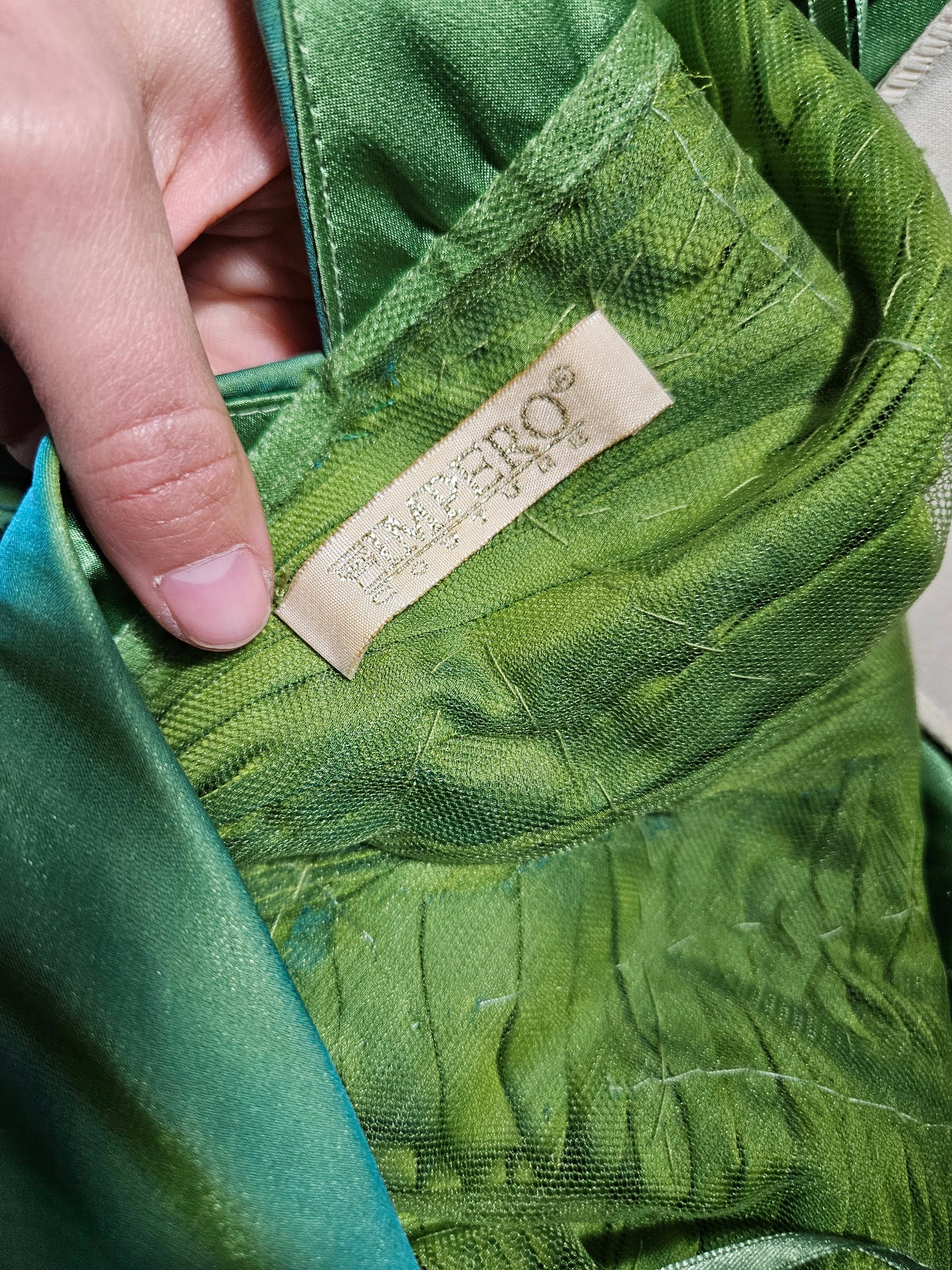 Maxi green dress embroidered with pearls