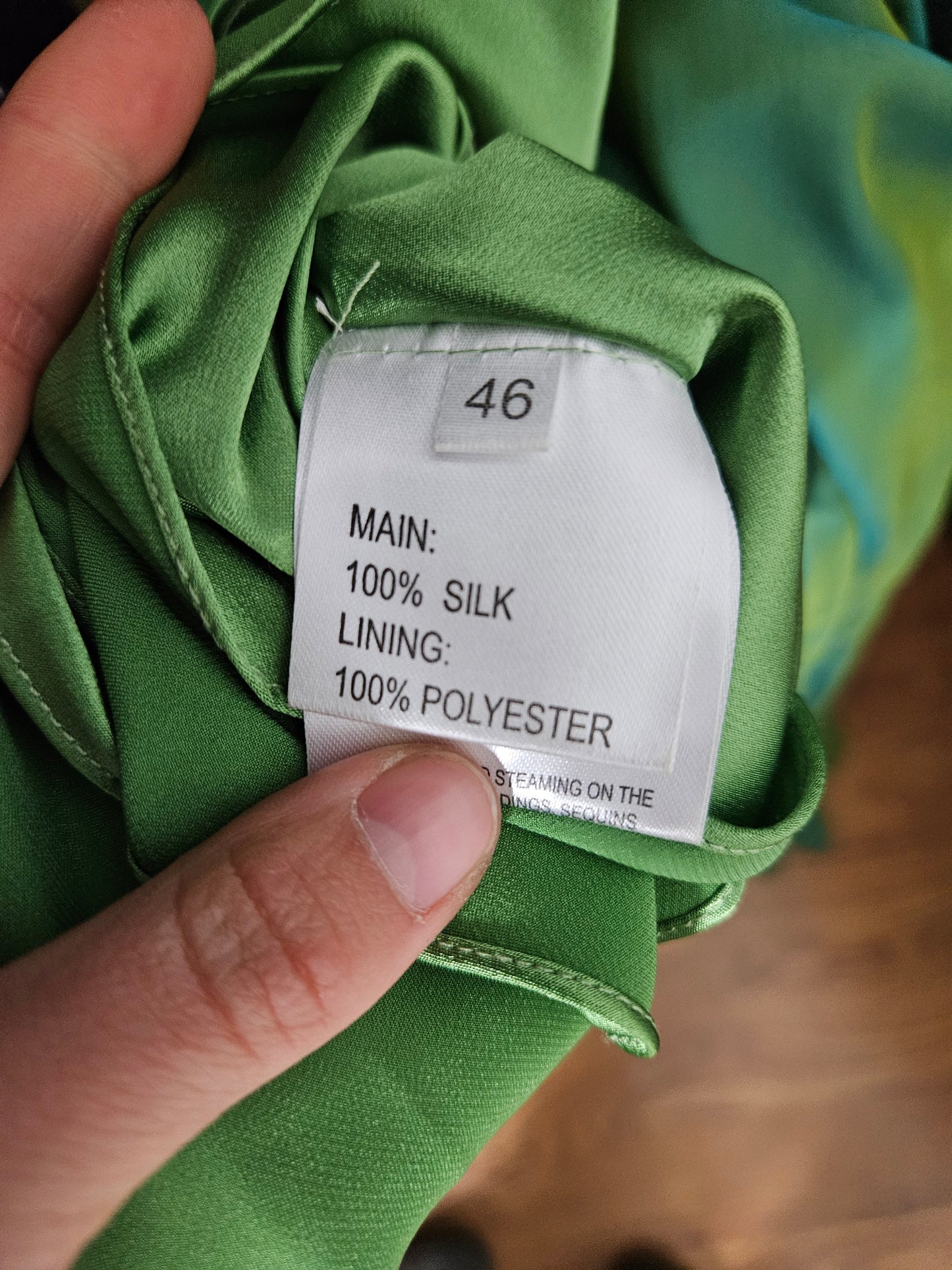 Maxi green dress embroidered with pearls