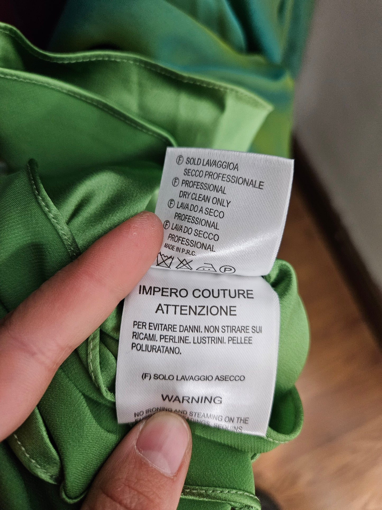 Maxi green dress embroidered with pearls