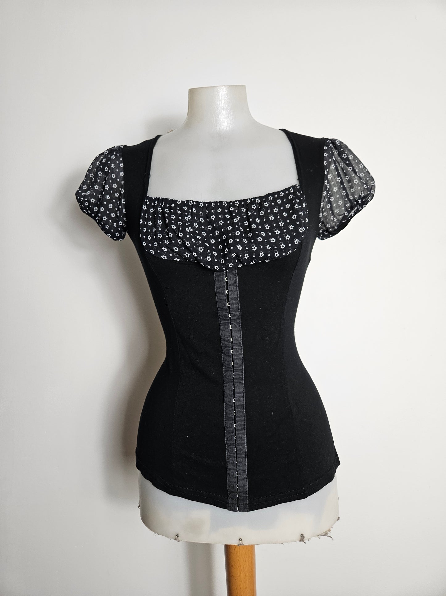 High-effect polka dot layering