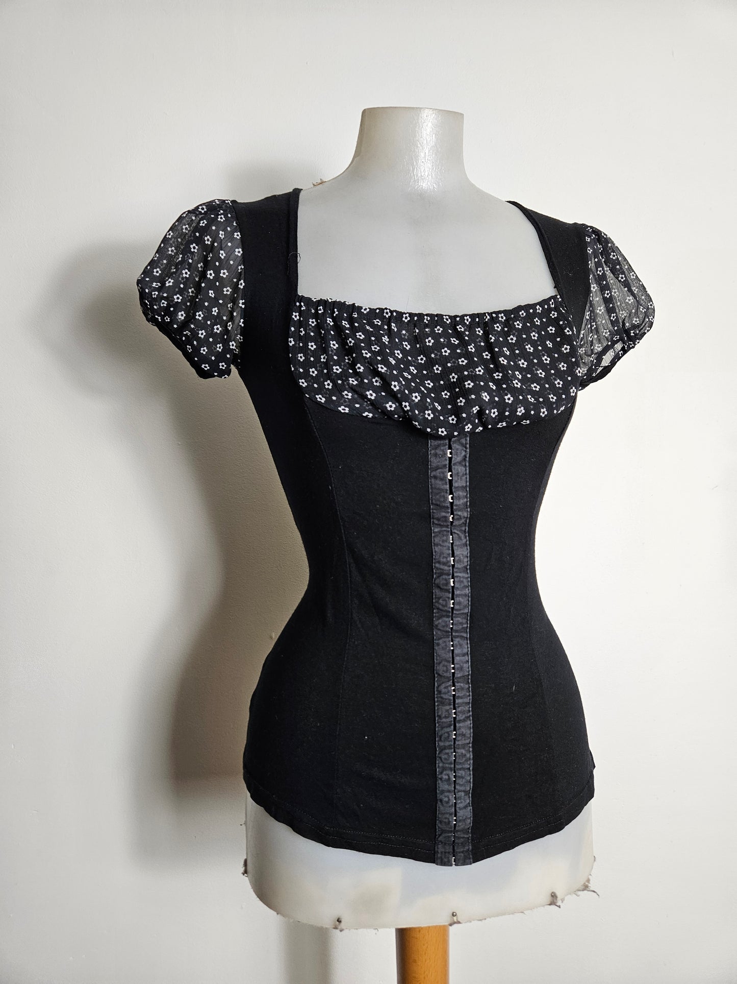 High-effect polka dot layering