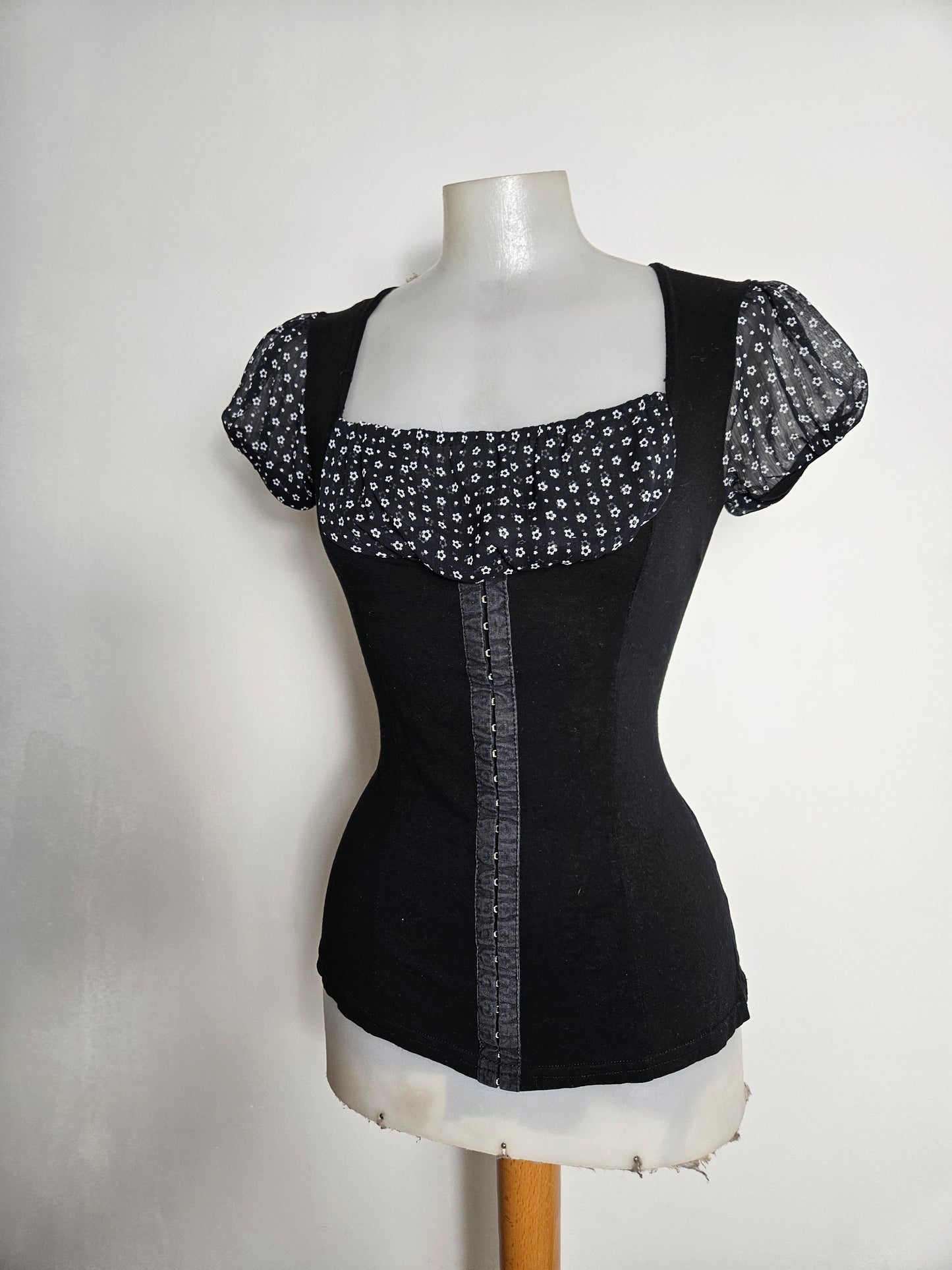 High-effect polka dot layering