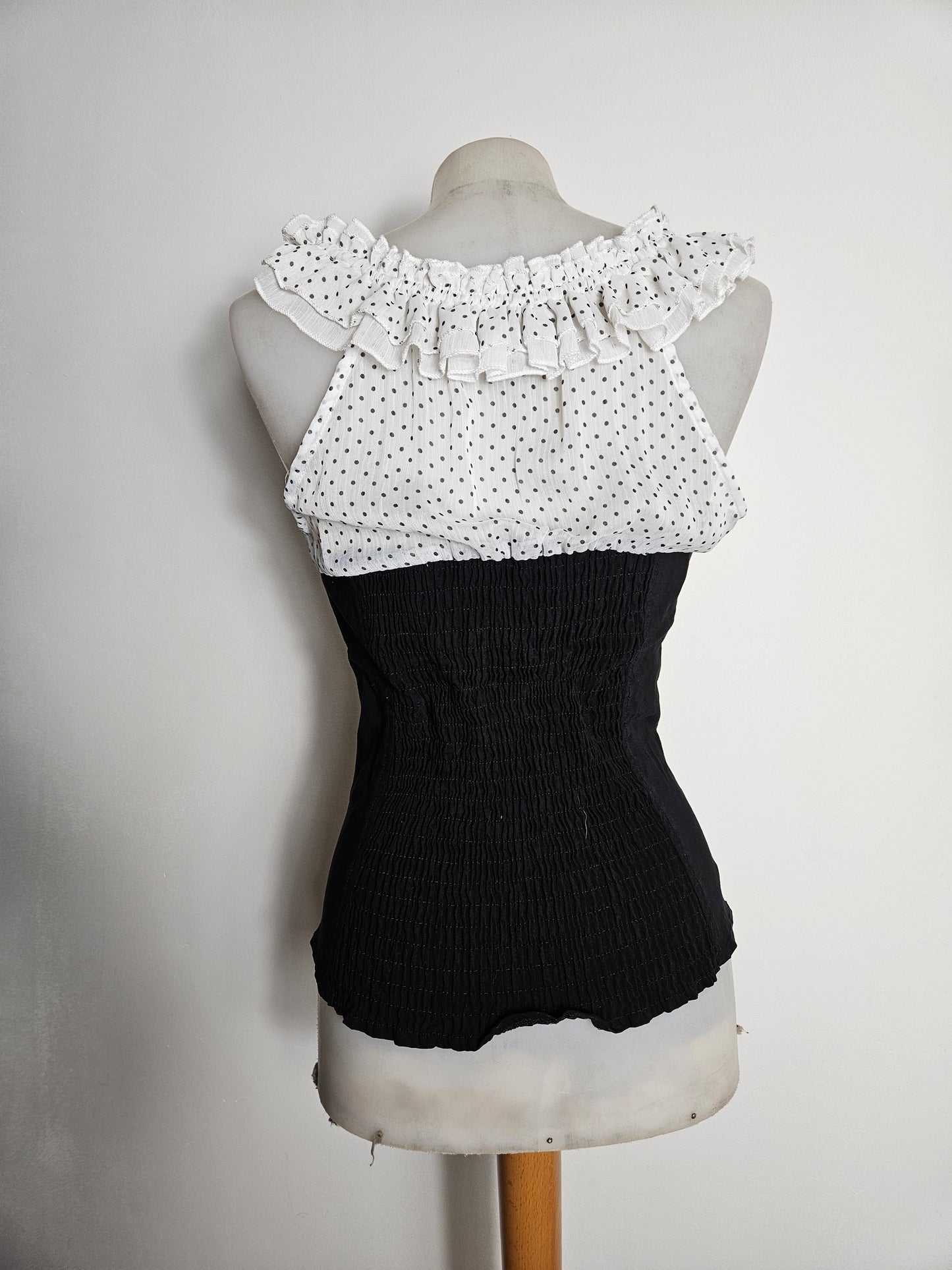 Top blanco y negro con cordones