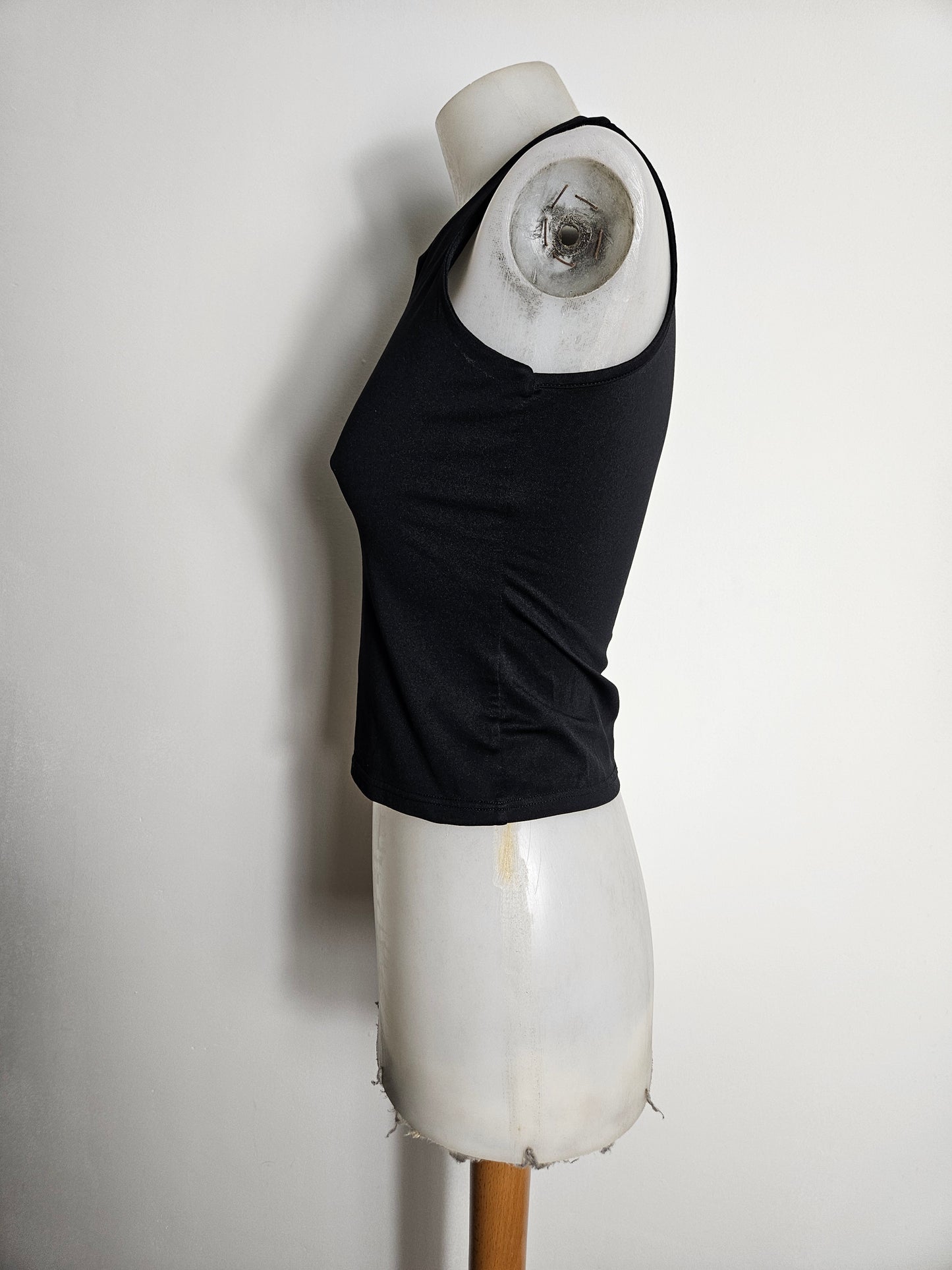 Haut noir léger col V