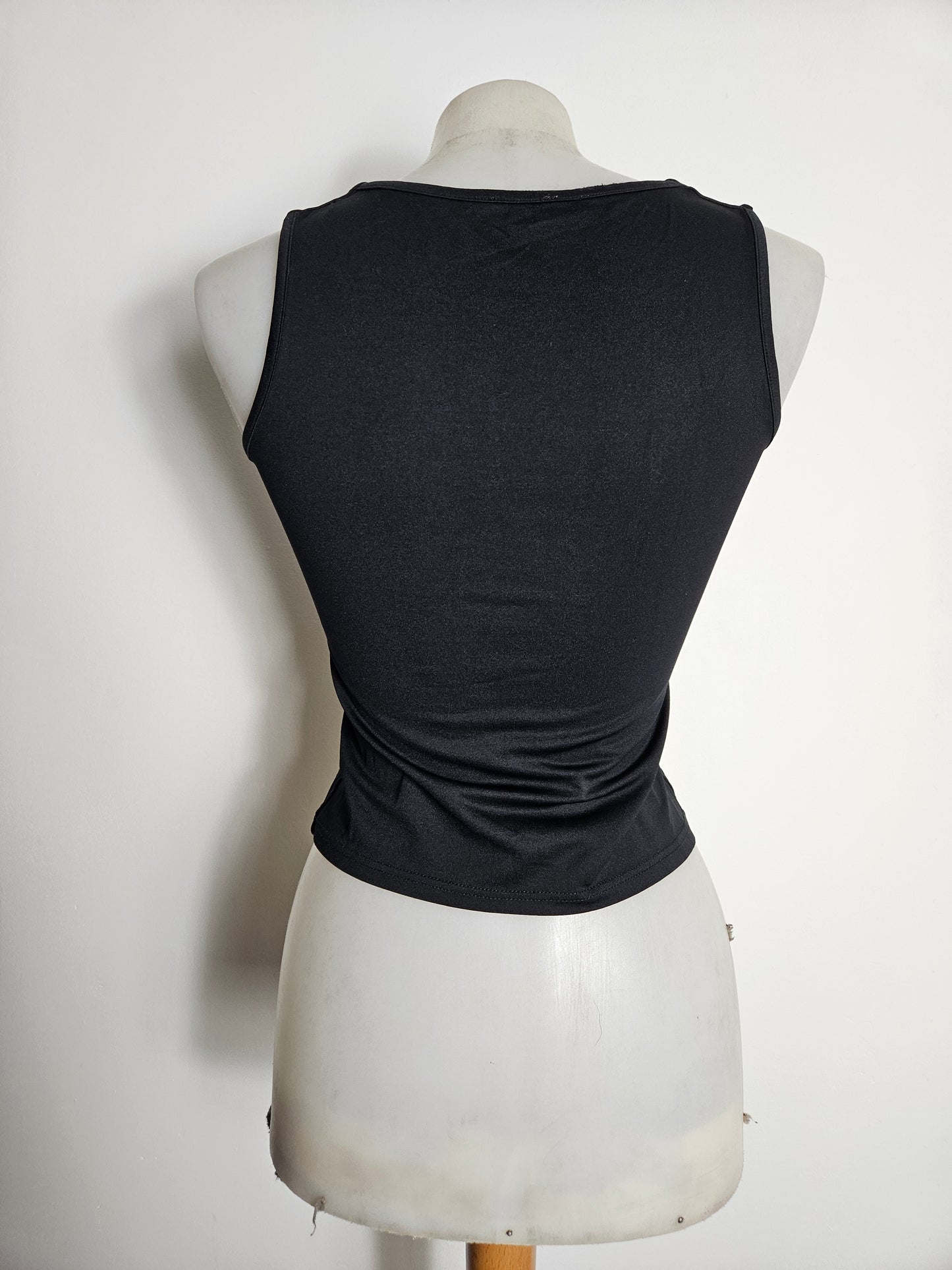 Haut noir léger col V