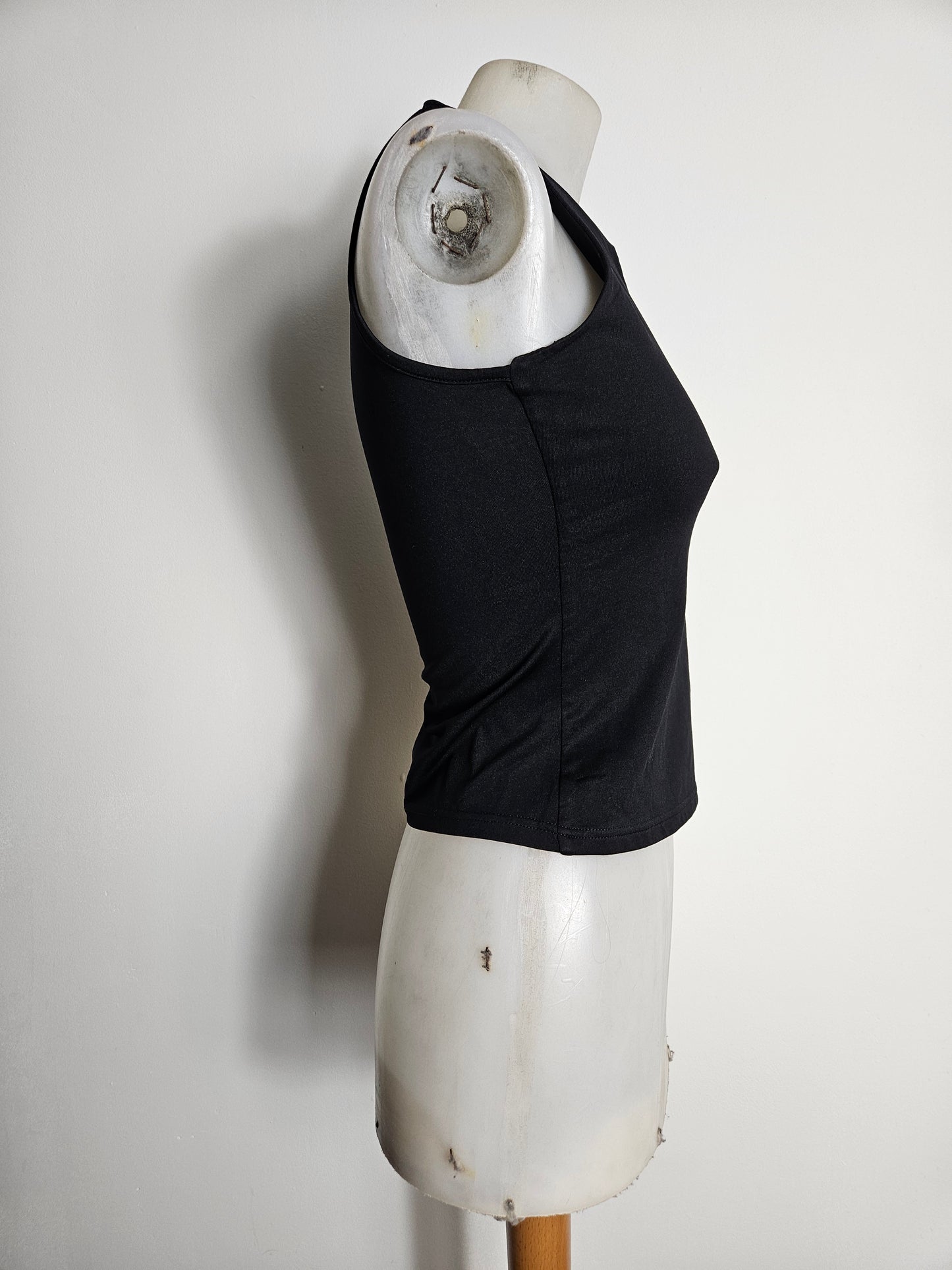 Haut noir léger col V