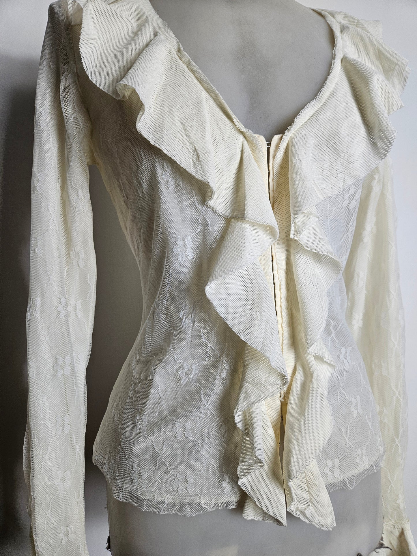 Chemisier en dentelle à volants