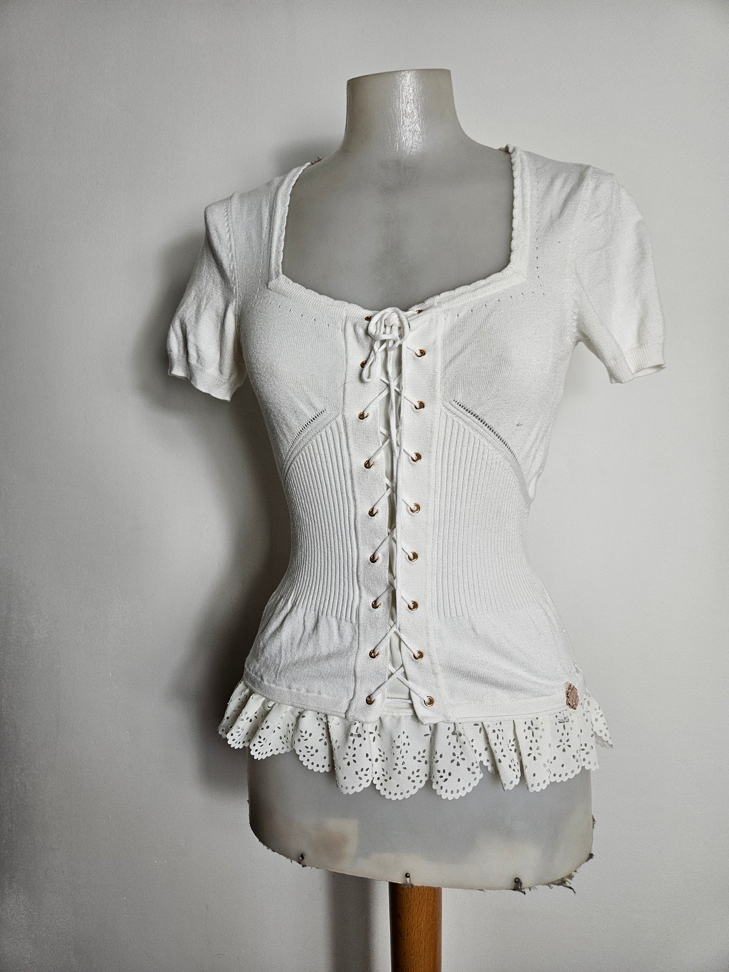 Haut blanc à laçage