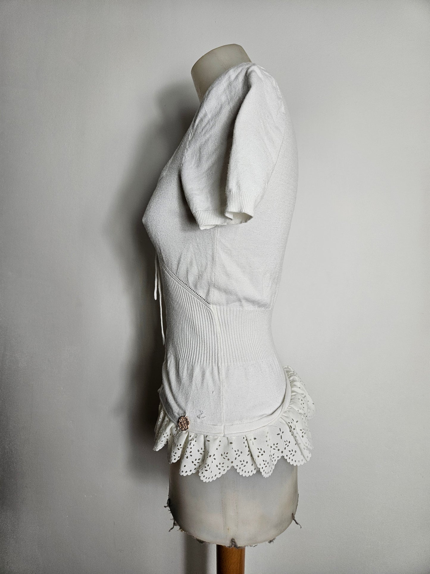 Haut blanc à laçage