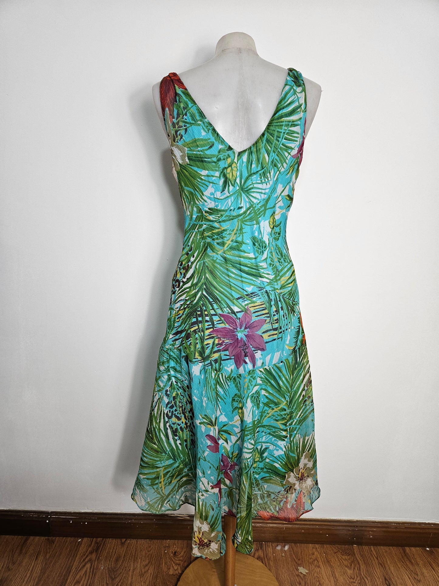 Robe florale brodée tons bleus et verts