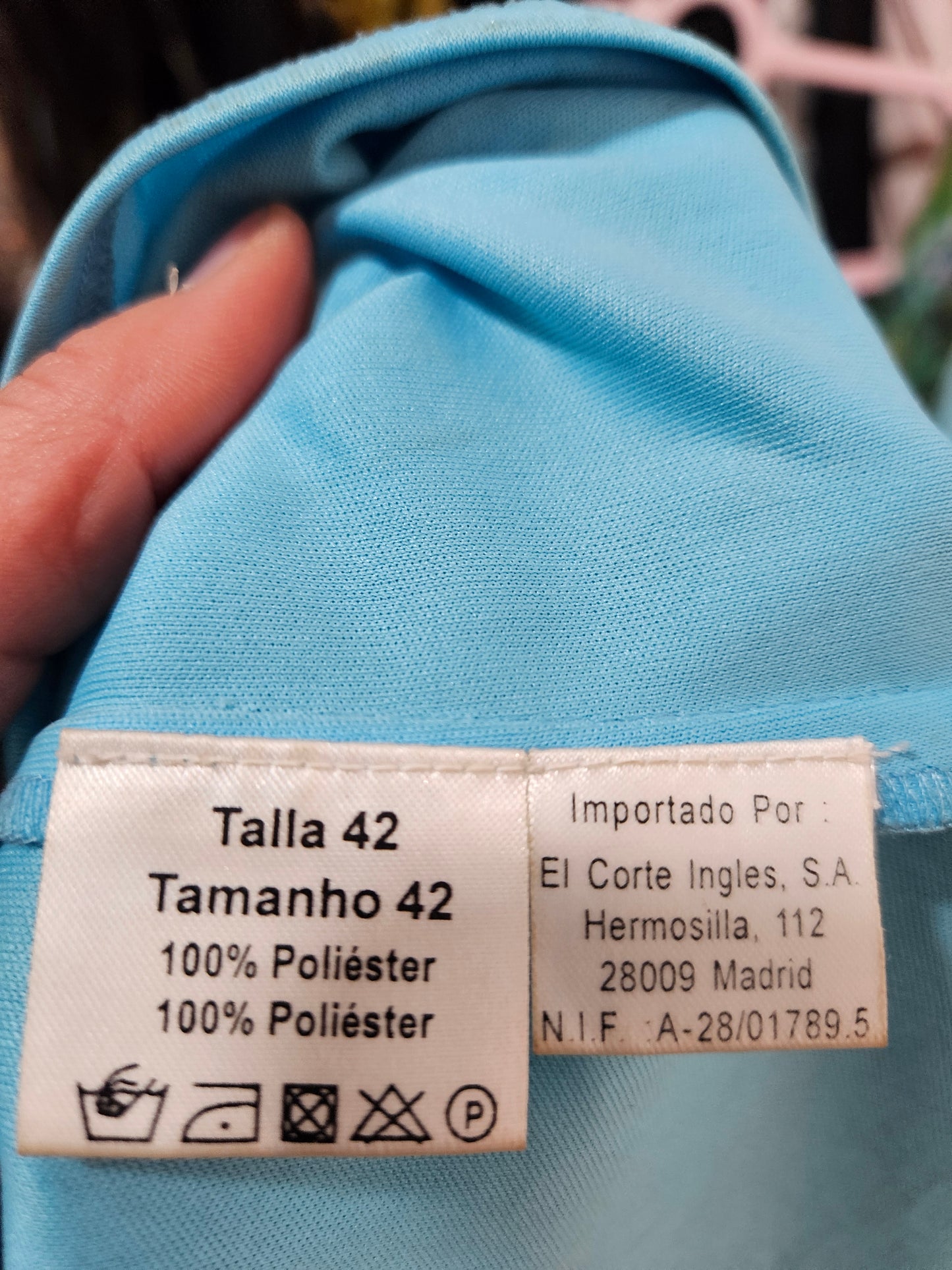 Robe florale brodée tons bleus et verts