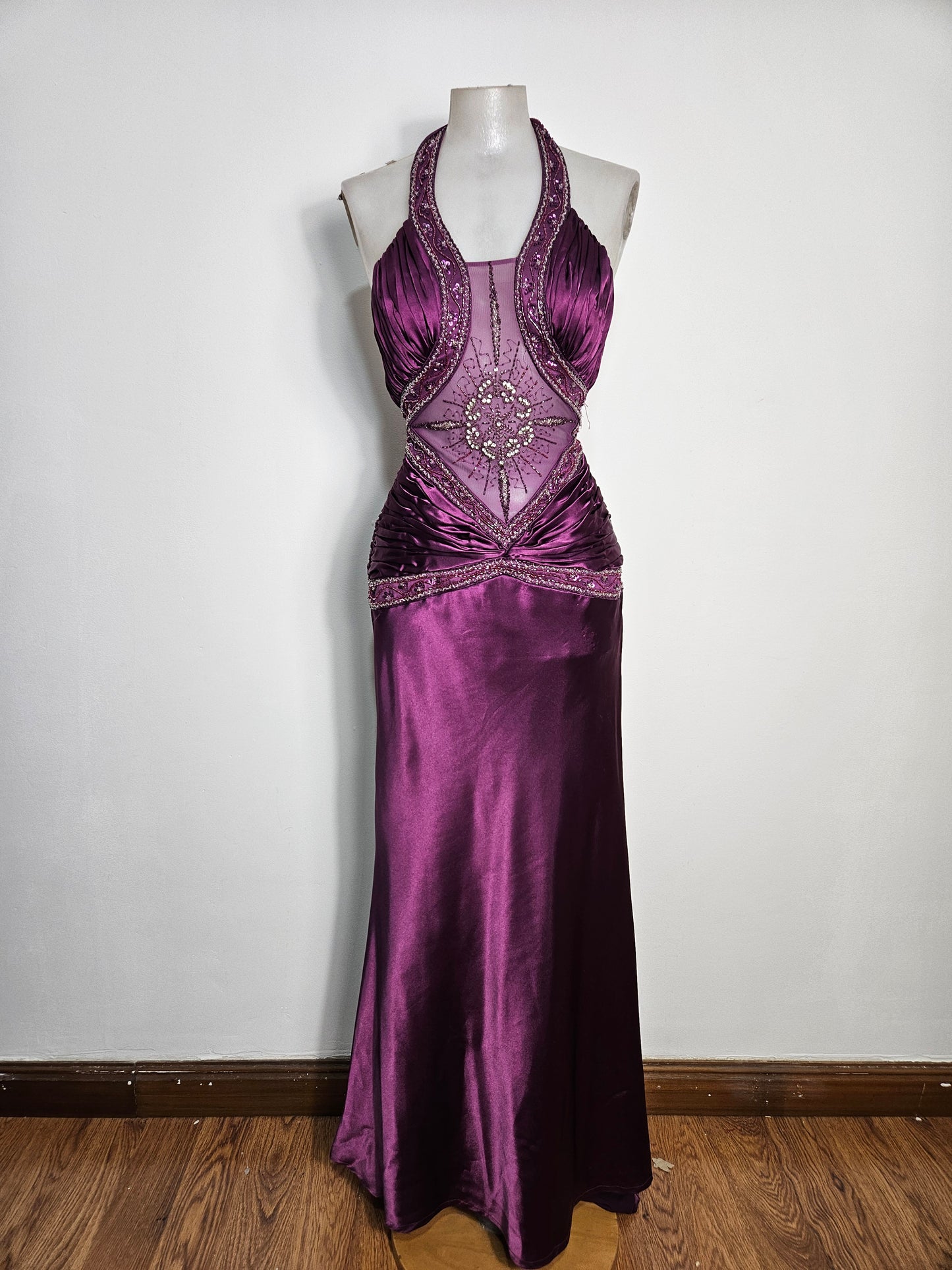 Robe satinée dos nu