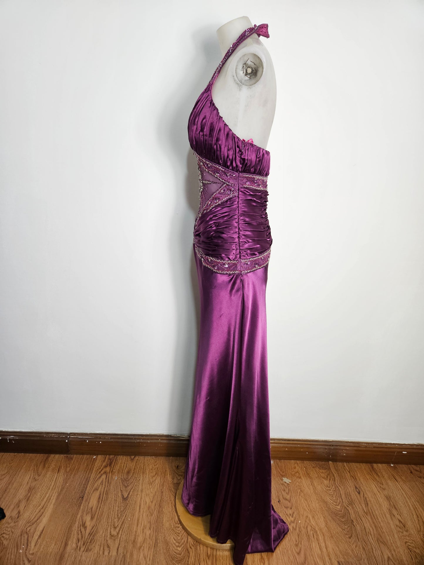 Robe satinée dos nu