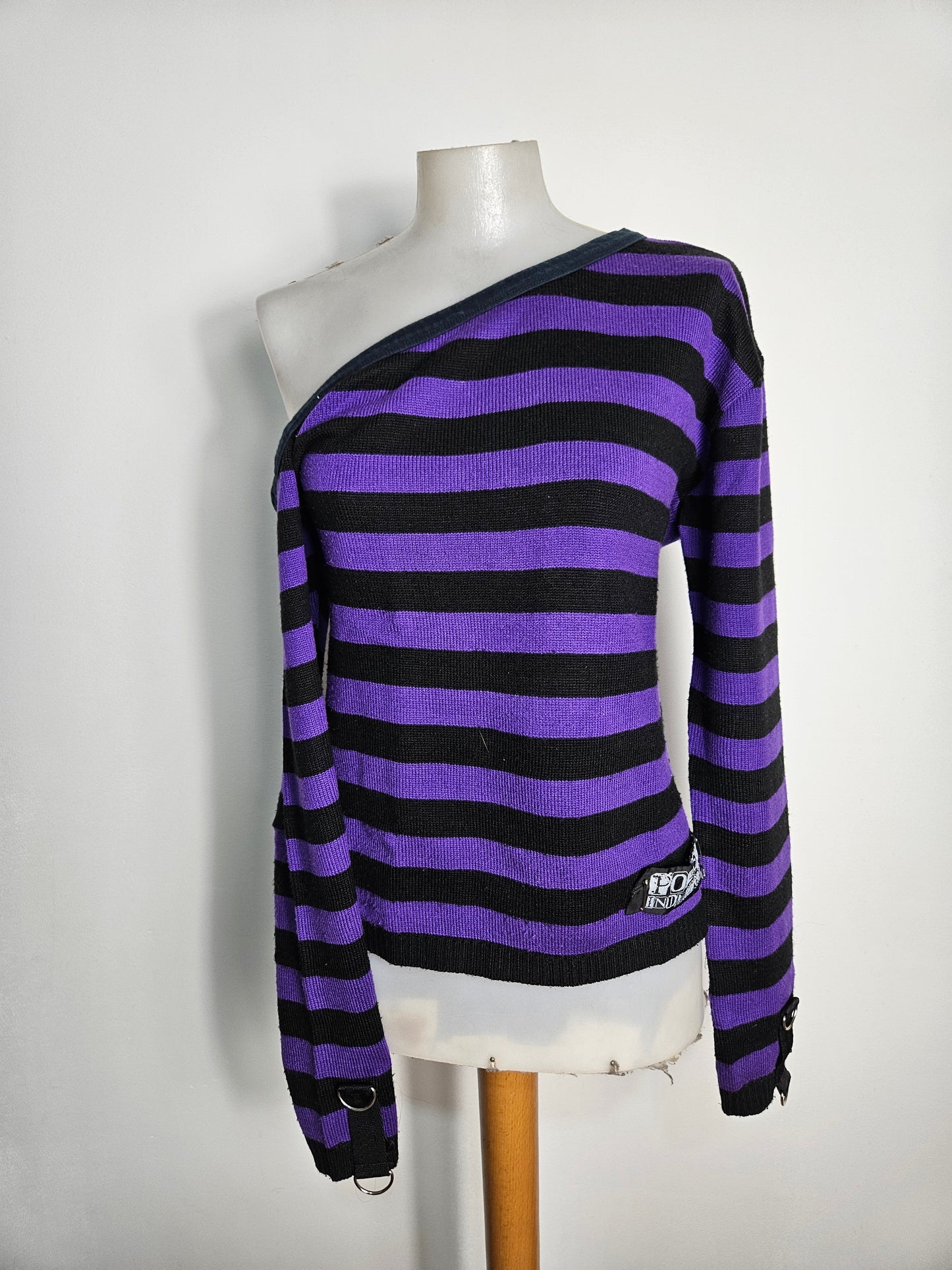 Pull rayé off shoulder violet et noir