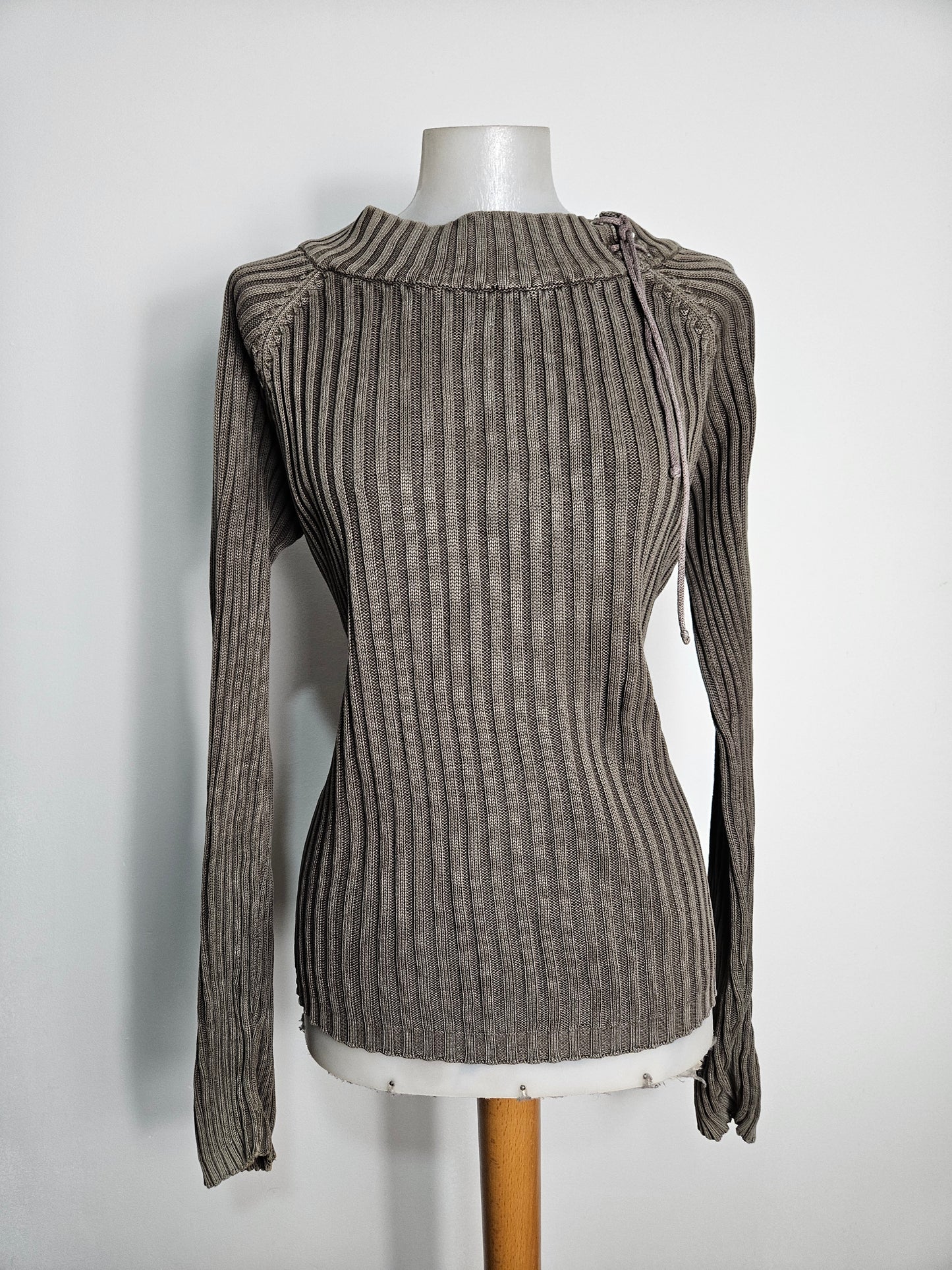 Ribbed khaki sweater