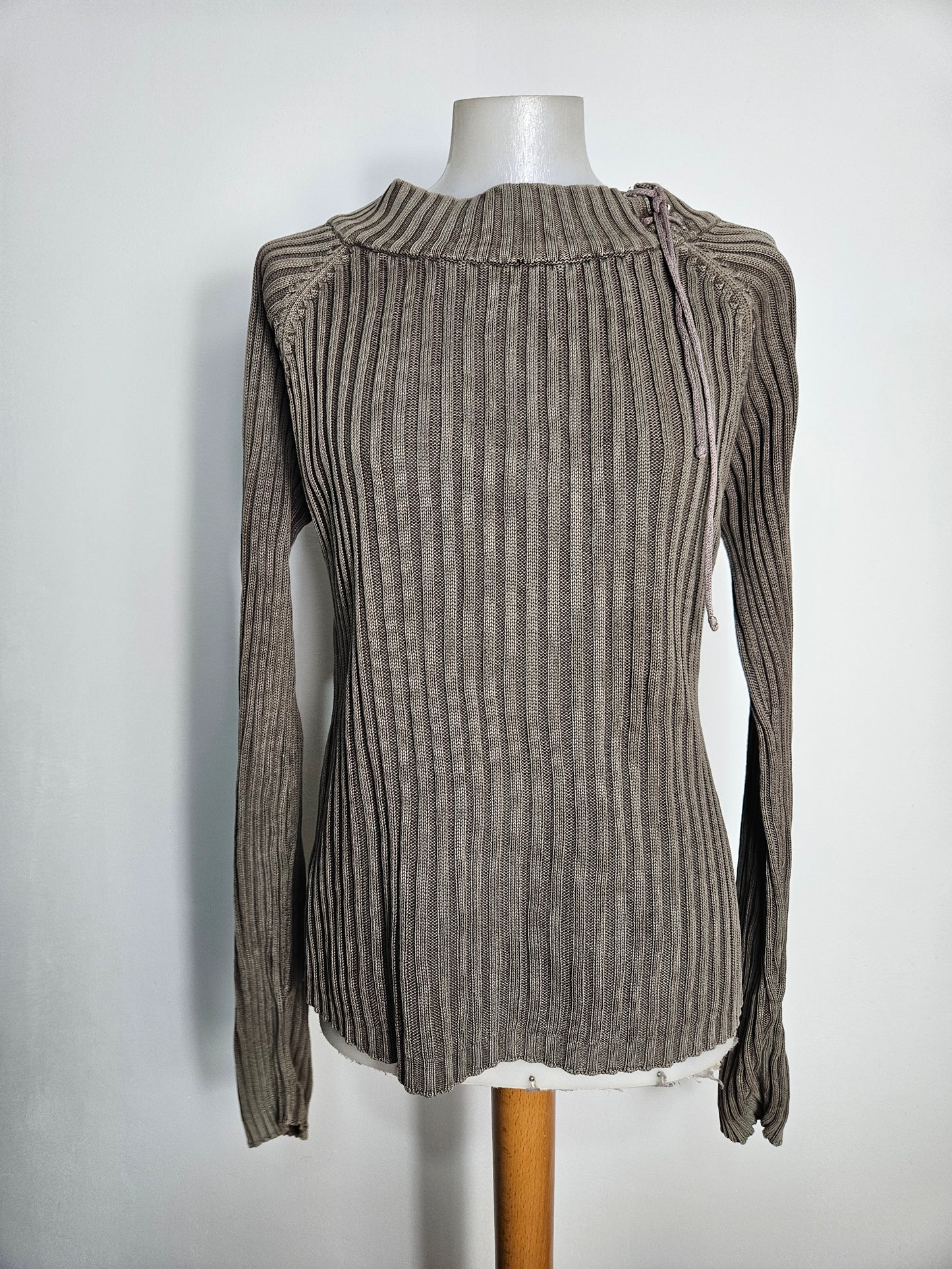 Ribbed khaki sweater