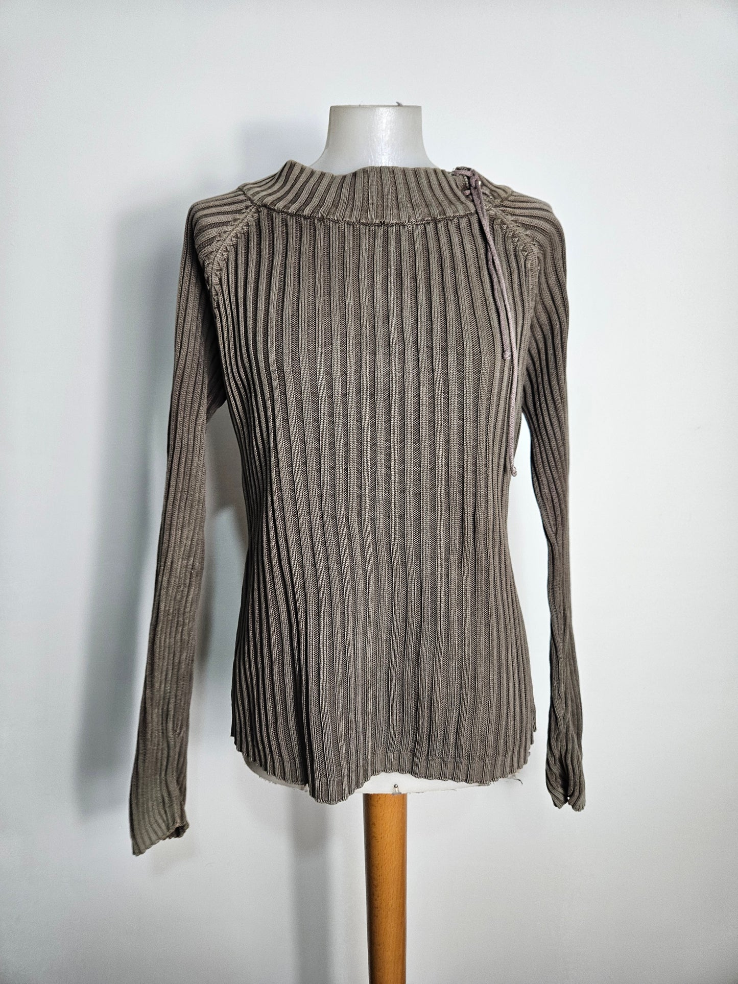 Ribbed khaki sweater