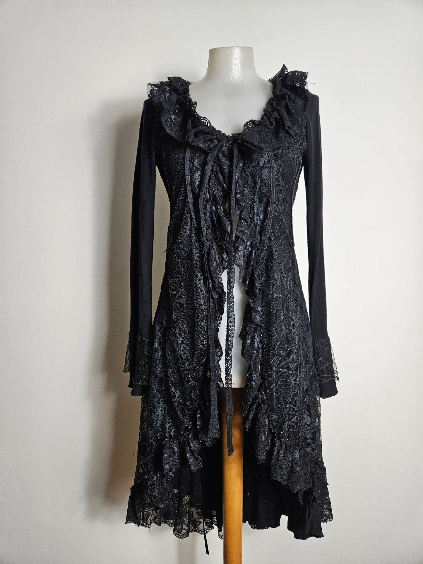 Cardigan long dentelle et laçage