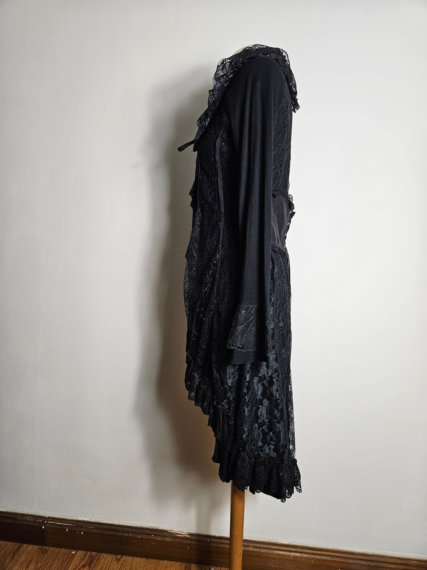 Cardigan long dentelle et laçage