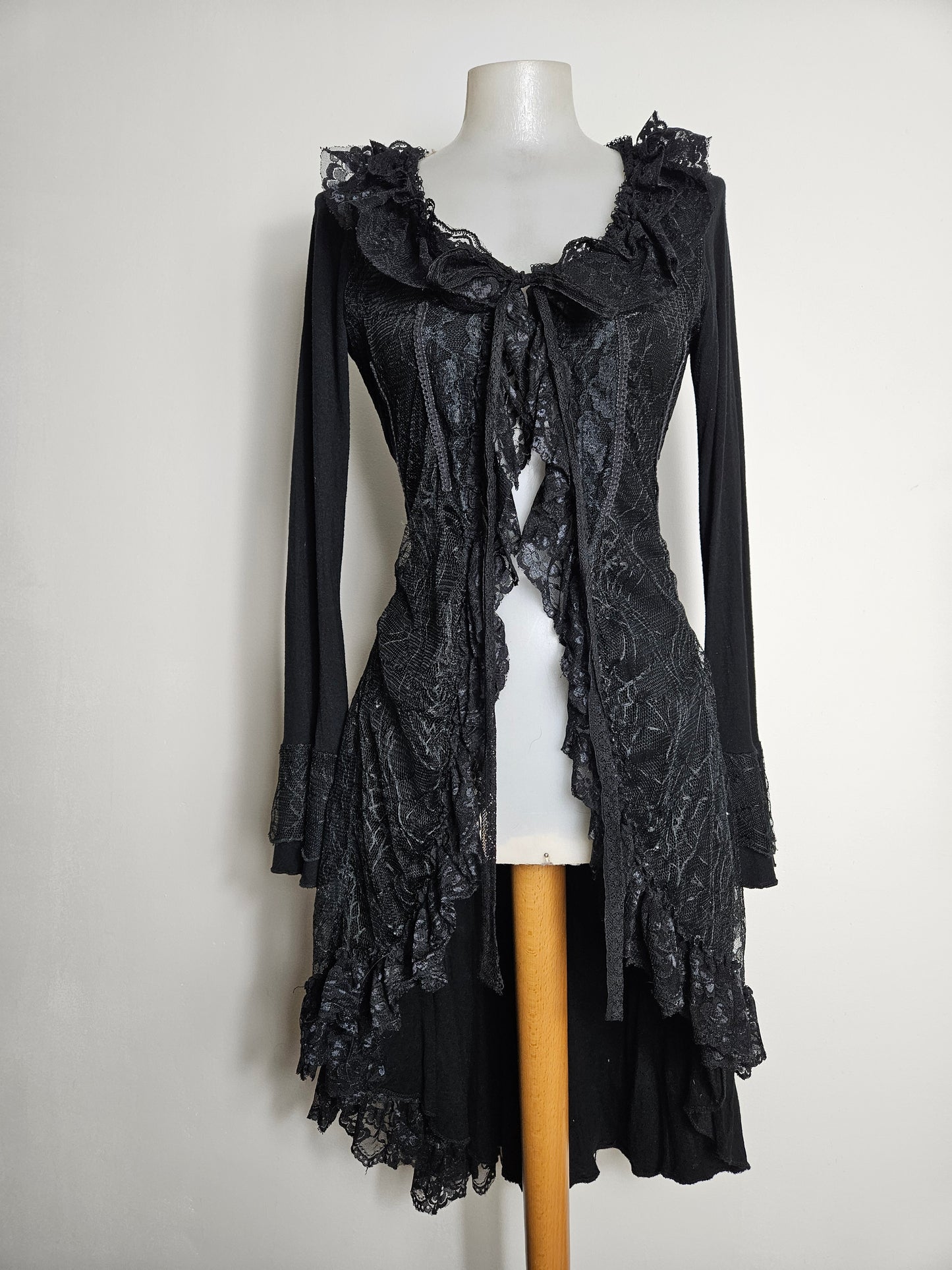 Cardigan long dentelle et laçage